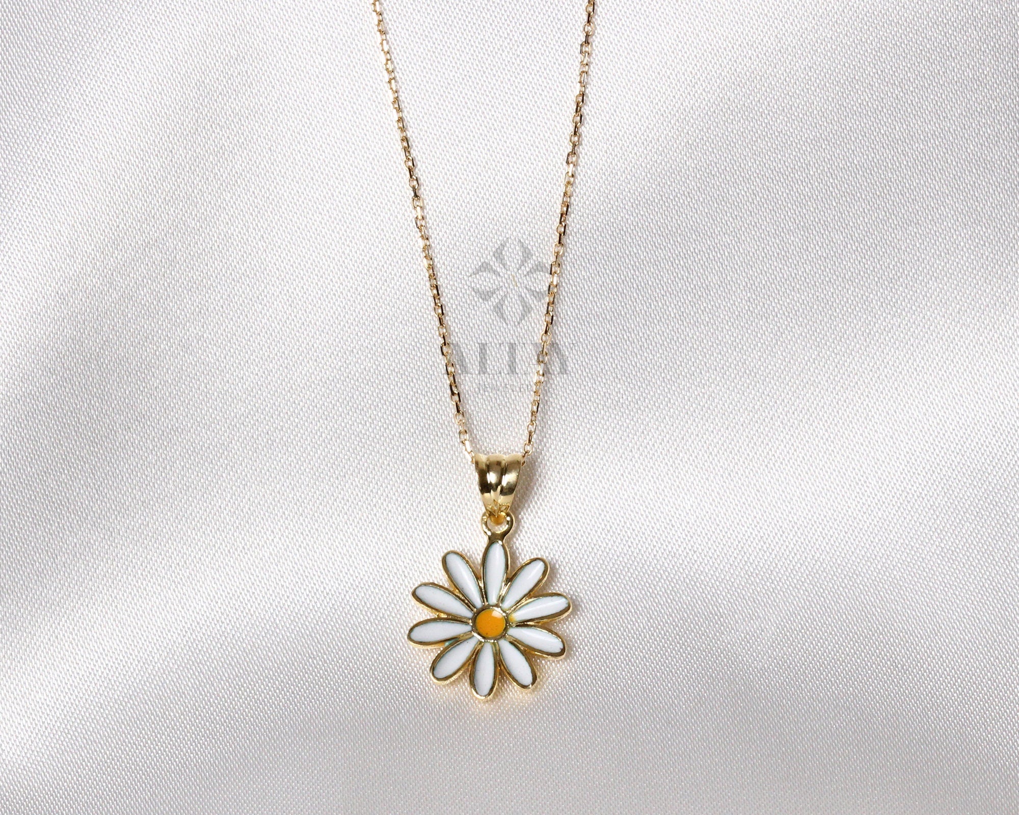 14K Gold Daisy Necklace, Gold Flower Pendant, Yellow and White Enamel Choker, Gift for Her, Daisy Charm, Dainty Everyday Daisy Pendant