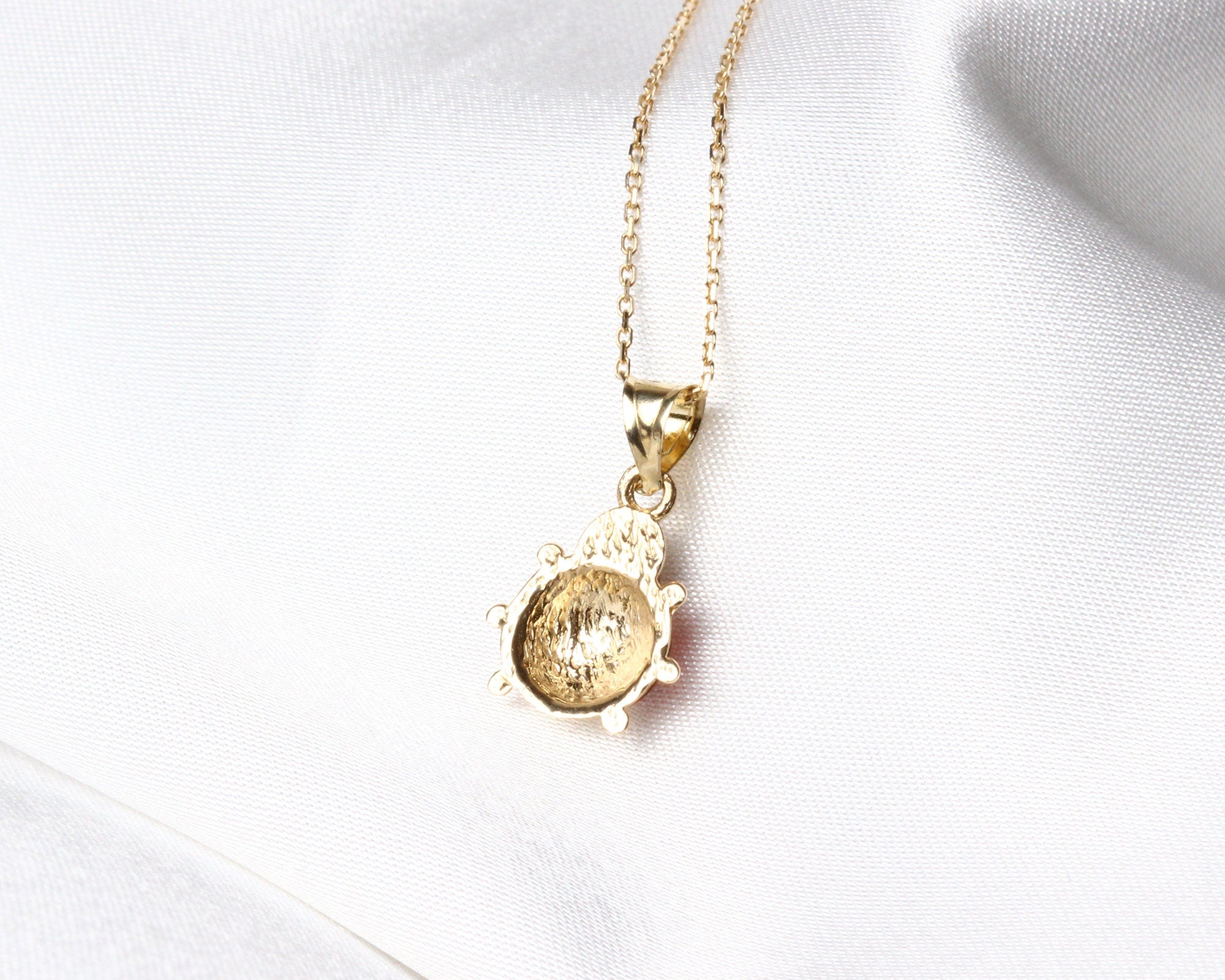 Gold Ladybug Pendant Necklace, 14K Gold Dainty Animal Layering Choker, Minimal Everyday Jewelry, Enamel Red Good Luck Charm, Gift for Her