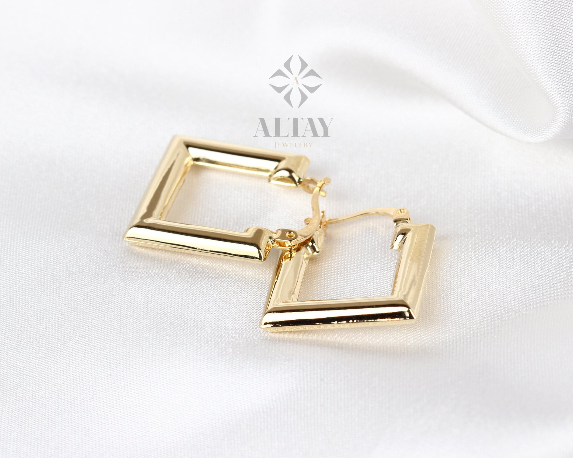 14K Gold Square Hoop Earring, Gold Geometric Huggie, Rectangle Hoop Huggie Earring, Minimal Everyday Huggie Earring, Stacking Hoop Huggie