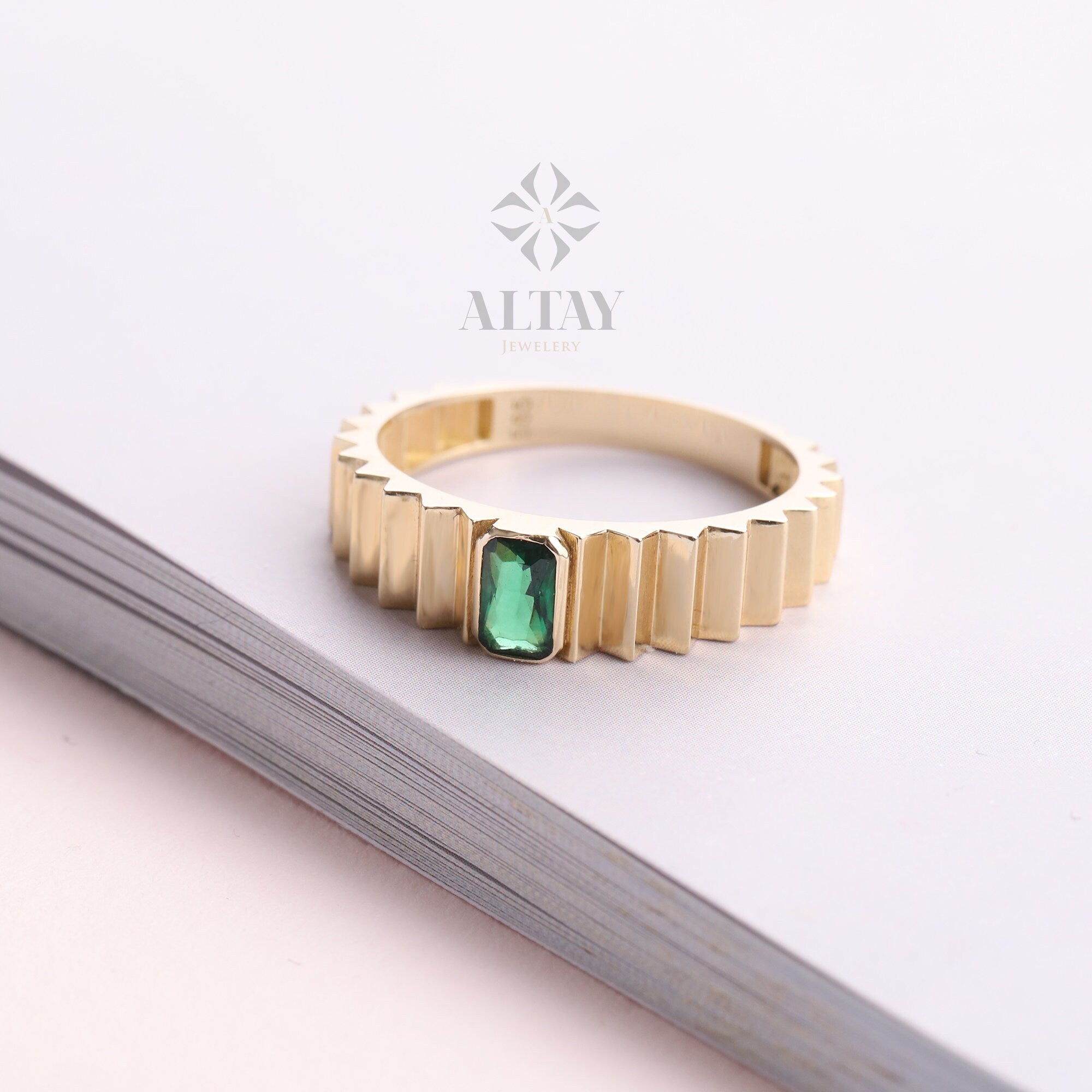 14K Gold Vintage Baguette Ring, Delicate Emerald Ring, Birthstone Gold Ring, Emerald Cut Engagement Band, Dainty Solitaire Gemstone Ring