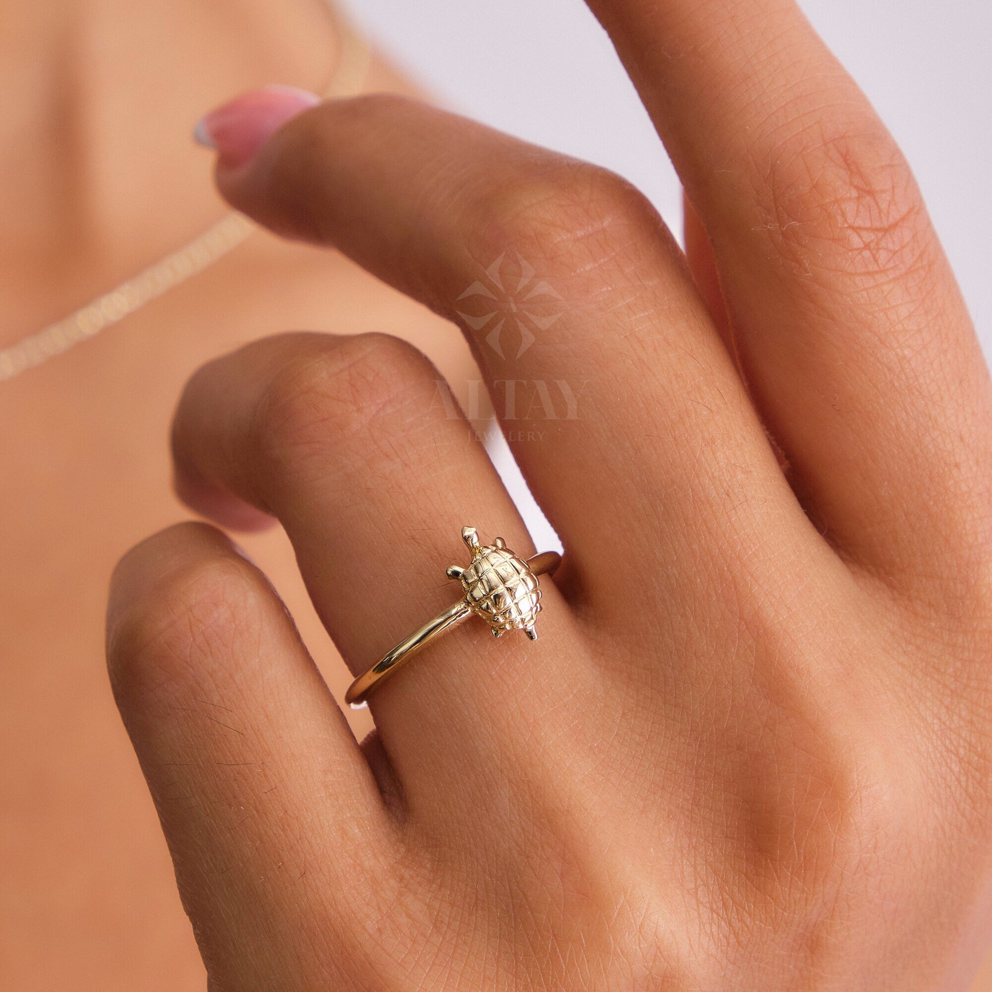 14K Gold Turtle Ring, Gold Sea Turtle Band, Tortoise Stackable Ring, Caretta Caretta Ring Animal Jewelry, Dainty Knuckle Ring, Luck Turtle