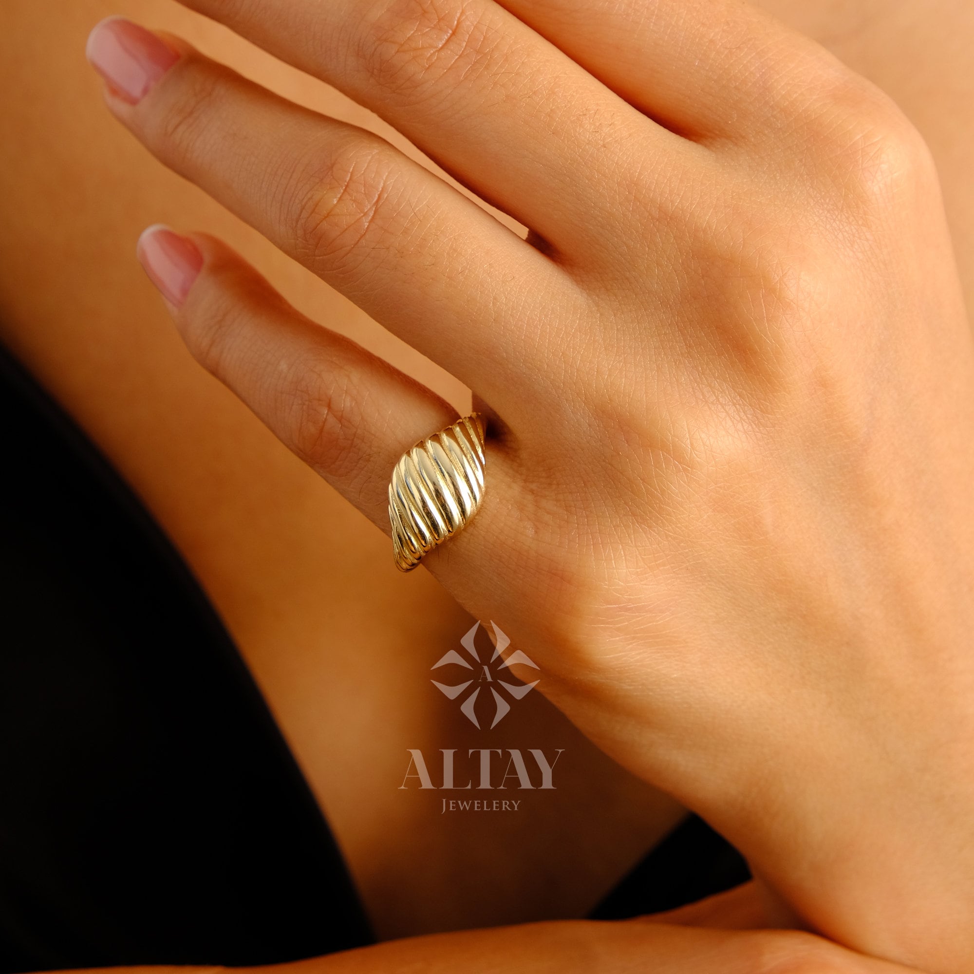 14K Gold Chunky Croissant Ring, Twisted Dome Ring, Dome Stack Ring, Gold Bubble Ring, Delicate Chunky Ring, Minimalist Gold Pinky Ring