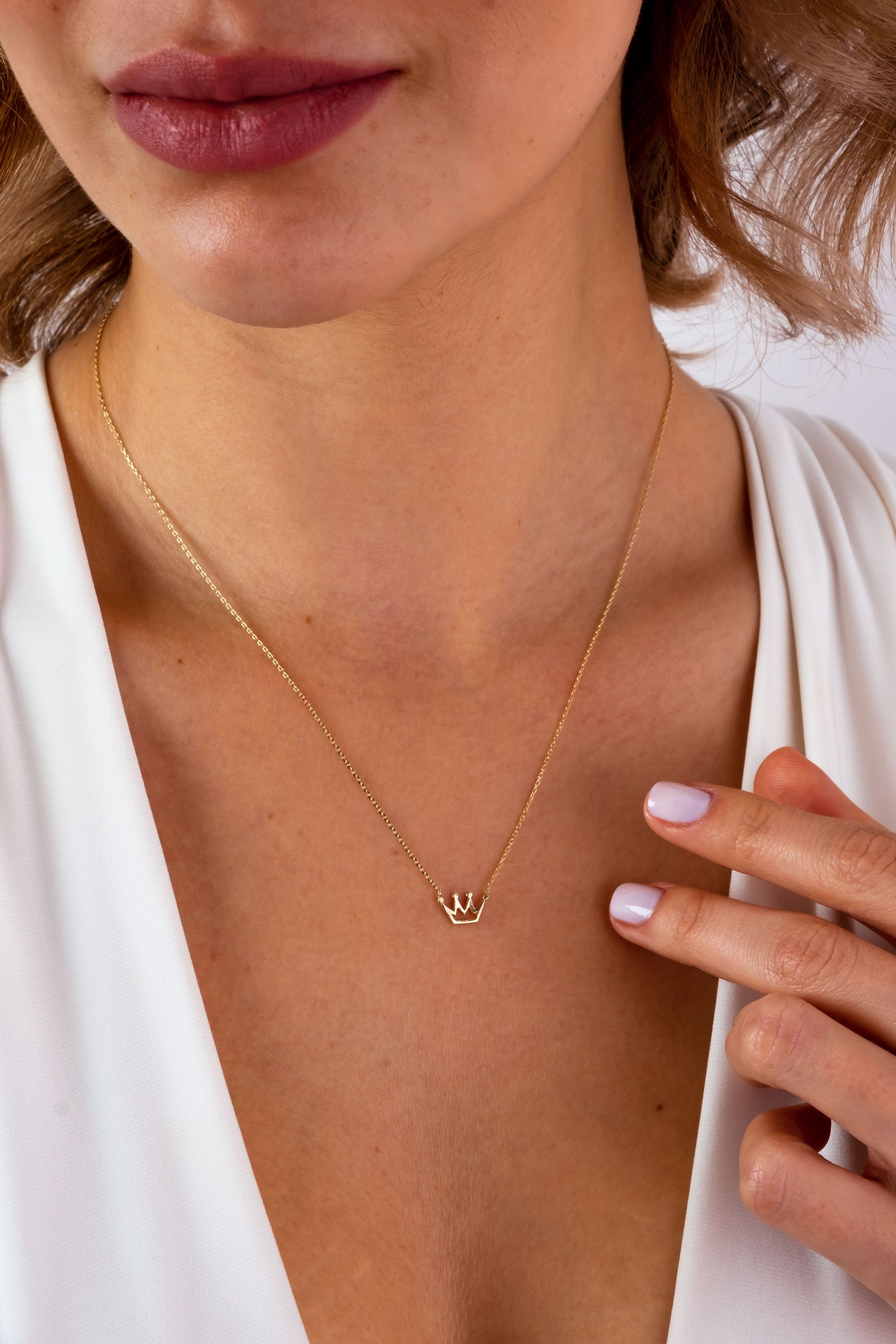 14K Gold Crown Necklace, Dainty Queen Pendant, Minimalist Real Gold Charm Necklace, Cute Everyday Jewelry, Gift for Her