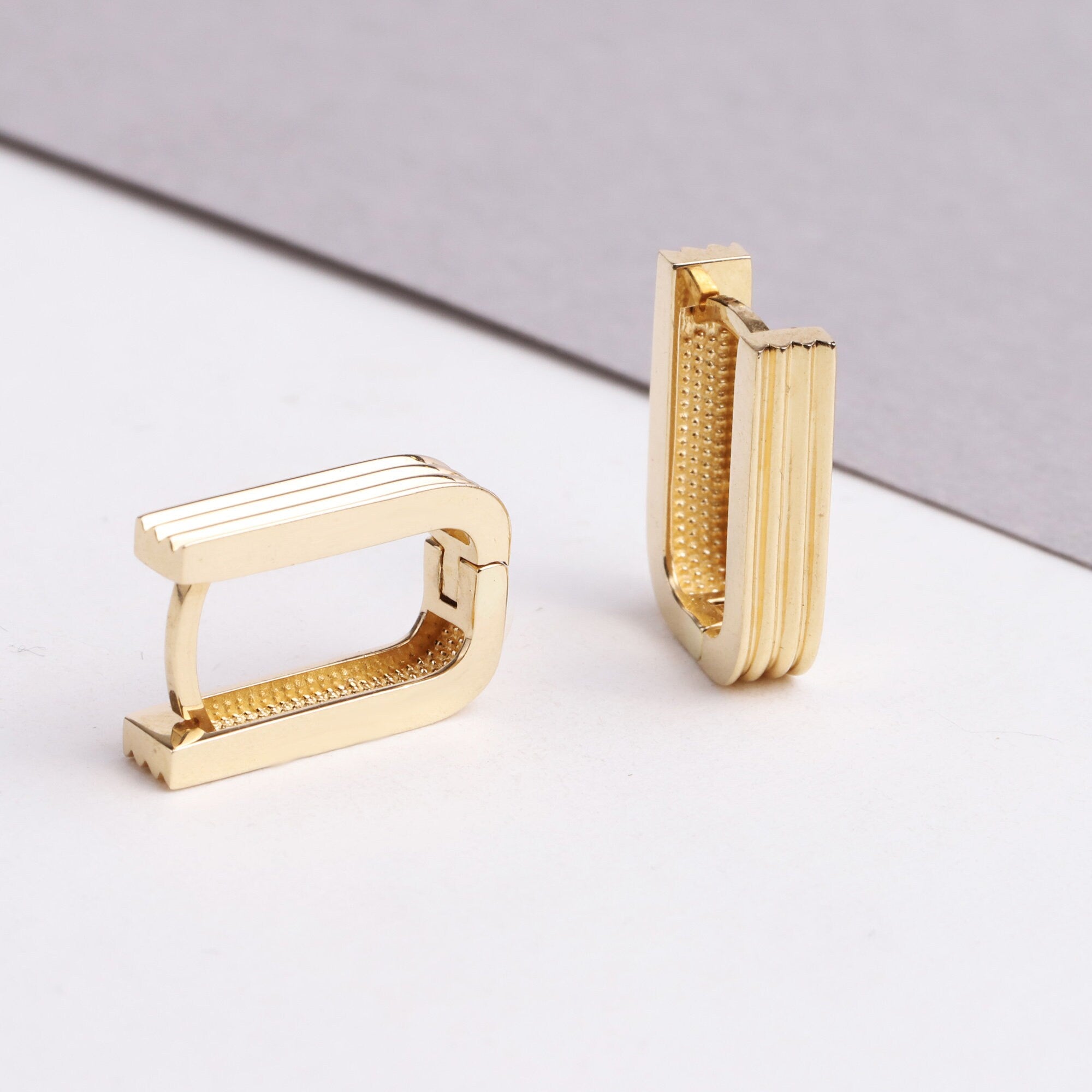 14K Gold Ribbed Rectangle Earrings, Oblong Rectangle Hoop Earrings, Chunky Rectangle Earrings, Minimalist Huggie, Rectangle Geometric Link