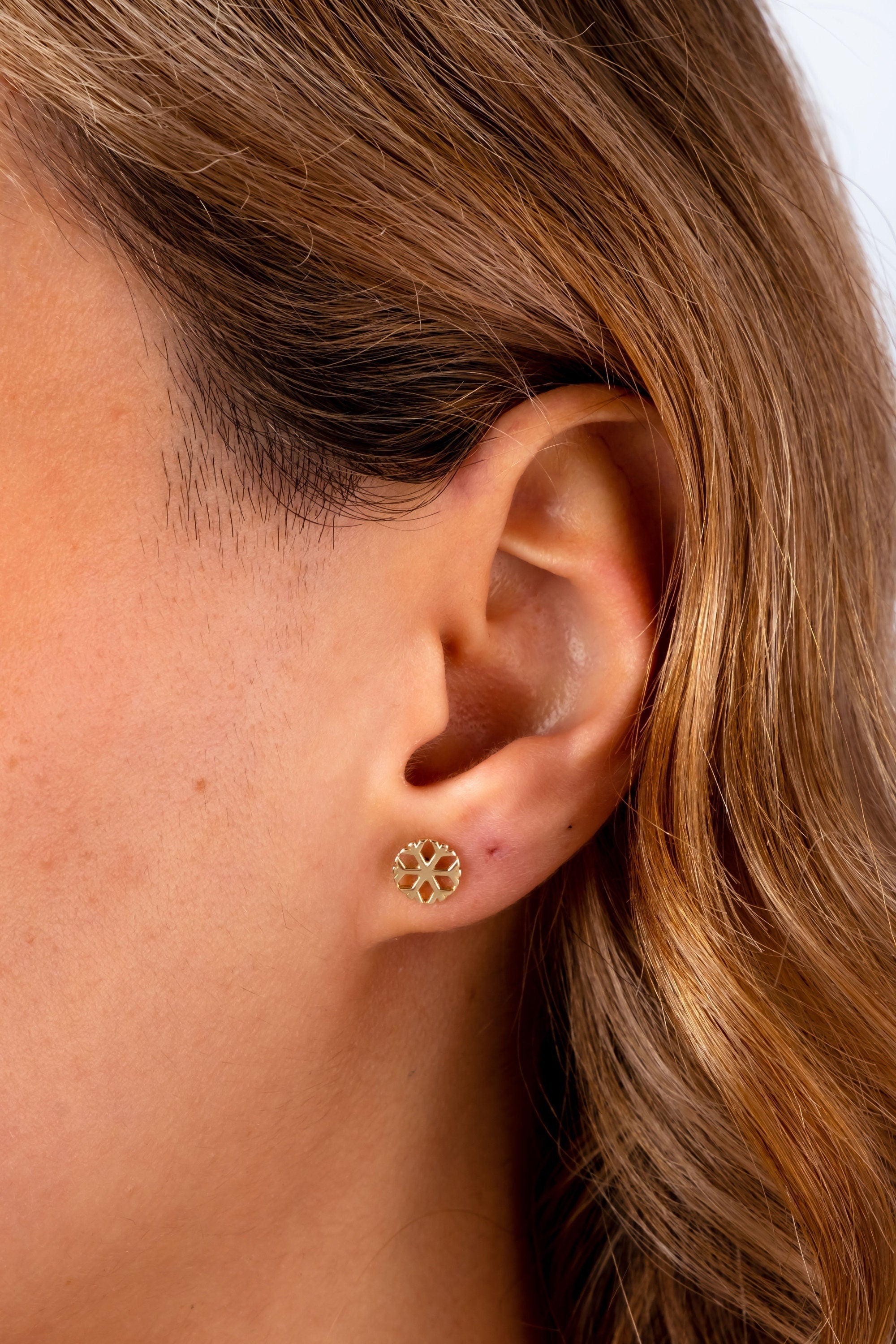 14K Gold Snowflake Stud Earrings, Winter Studs, Tiny Stud Earrings, Snowflake Jewelry, Delicate Earrings Christmas Day Gift