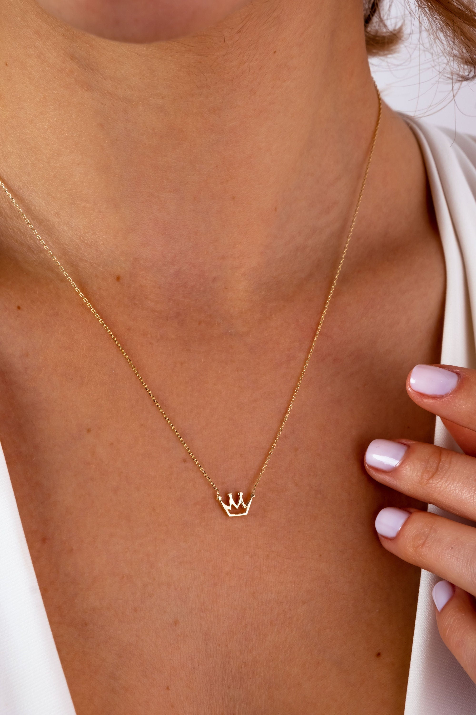 14K Gold Crown Necklace, Dainty Queen Pendant, Minimalist Real Gold Charm Necklace, Cute Everyday Jewelry, Gift for Her