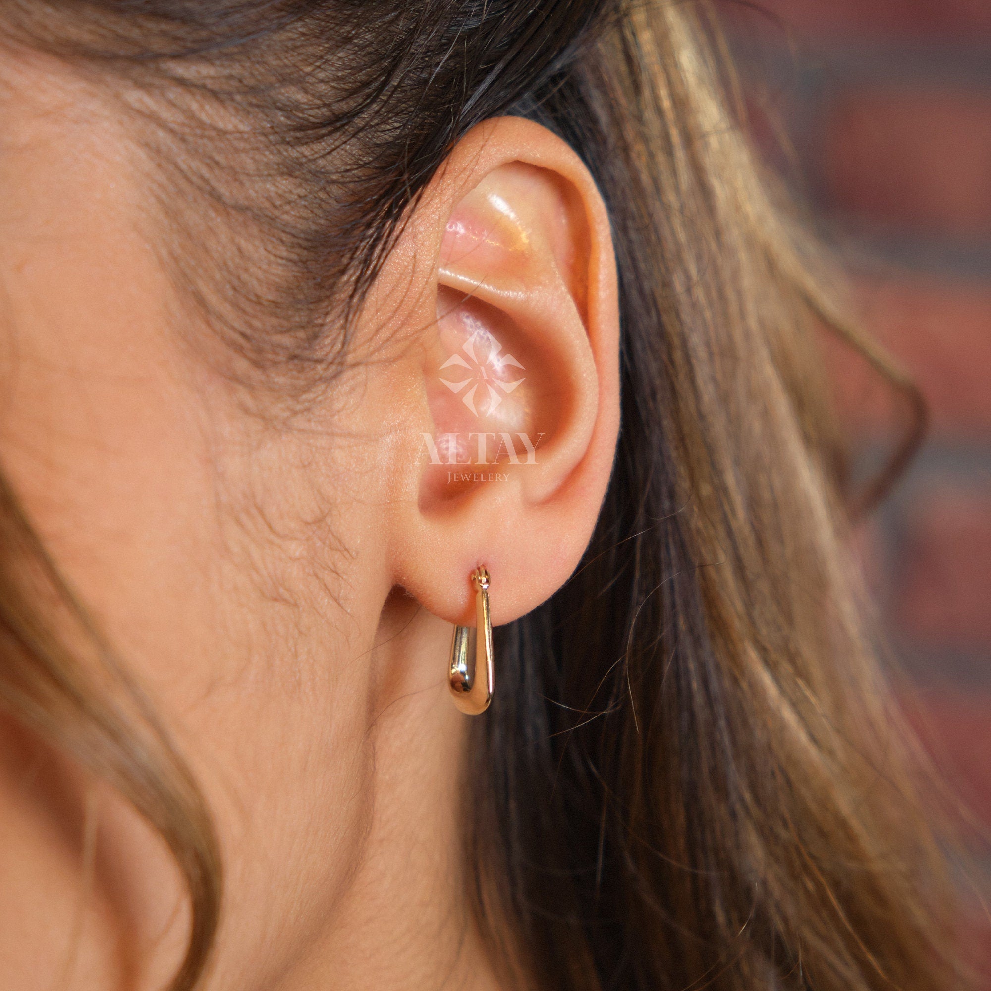 14K Gold Geometric Hoop Earring, Gold Square Huggie, Rectangle Hoop Huggie Earring, Minimal Everyday Huggie Earring, Stacking Hoop Huggie