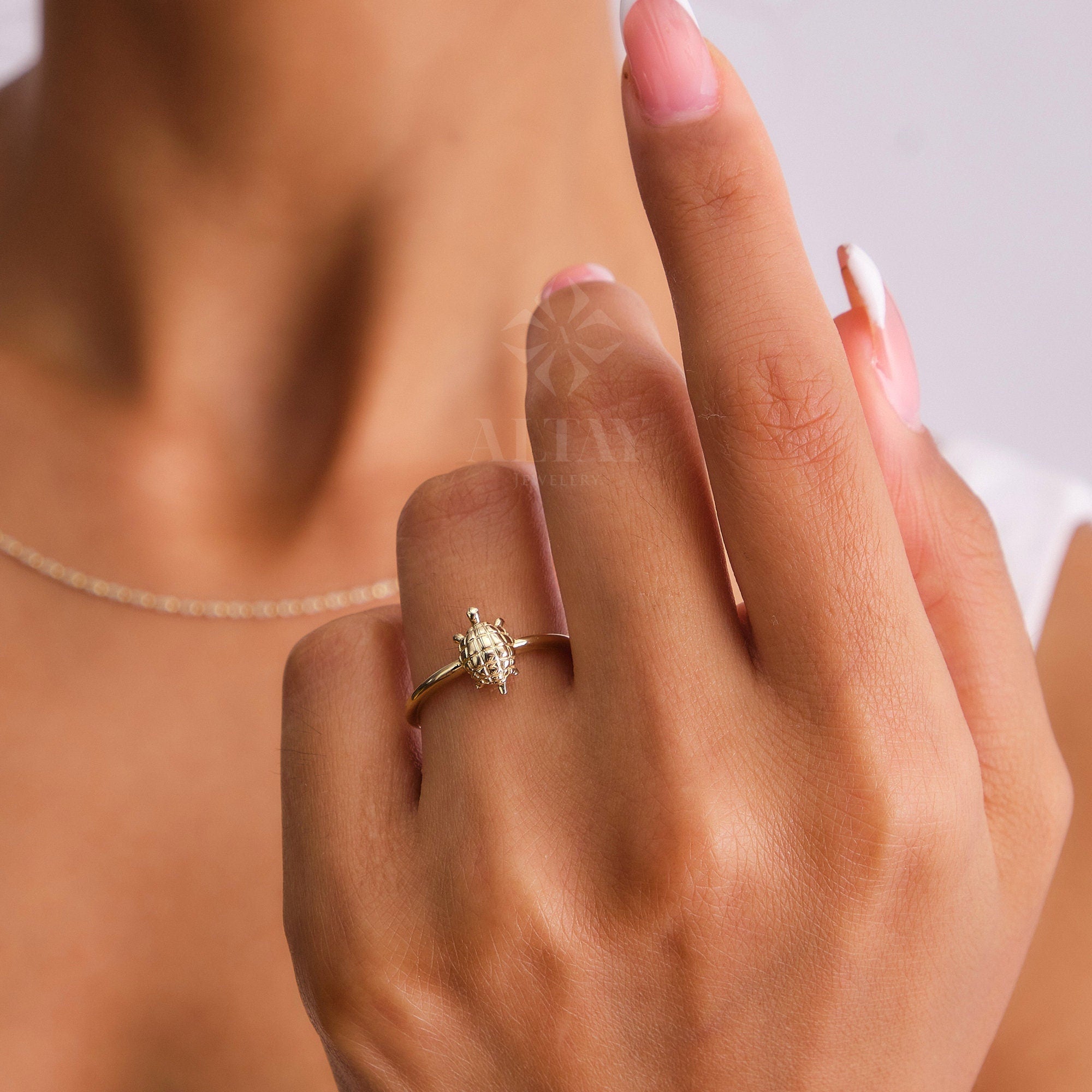 14K Gold Turtle Ring, Gold Sea Turtle Band, Tortoise Stackable Ring, Caretta Caretta Ring Animal Jewelry, Dainty Knuckle Band, Luck Turtle