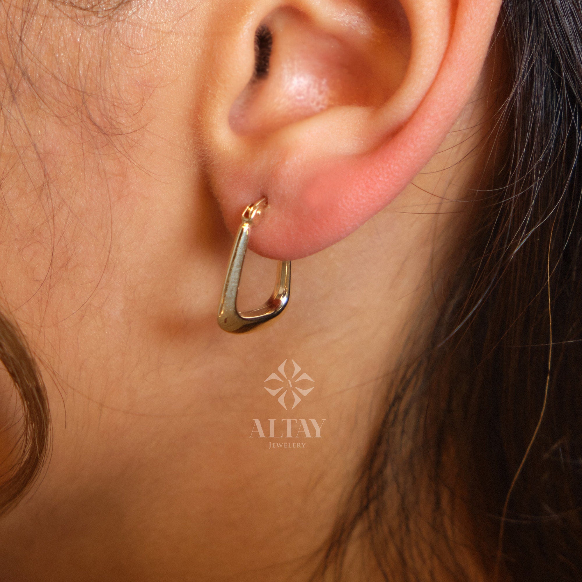 14K Gold Geometric Hoop Earring, Gold Square Huggie, Rectangle Hoop Huggie Earring, Minimal Everyday Huggie Earring, Stacking Hoop Huggie