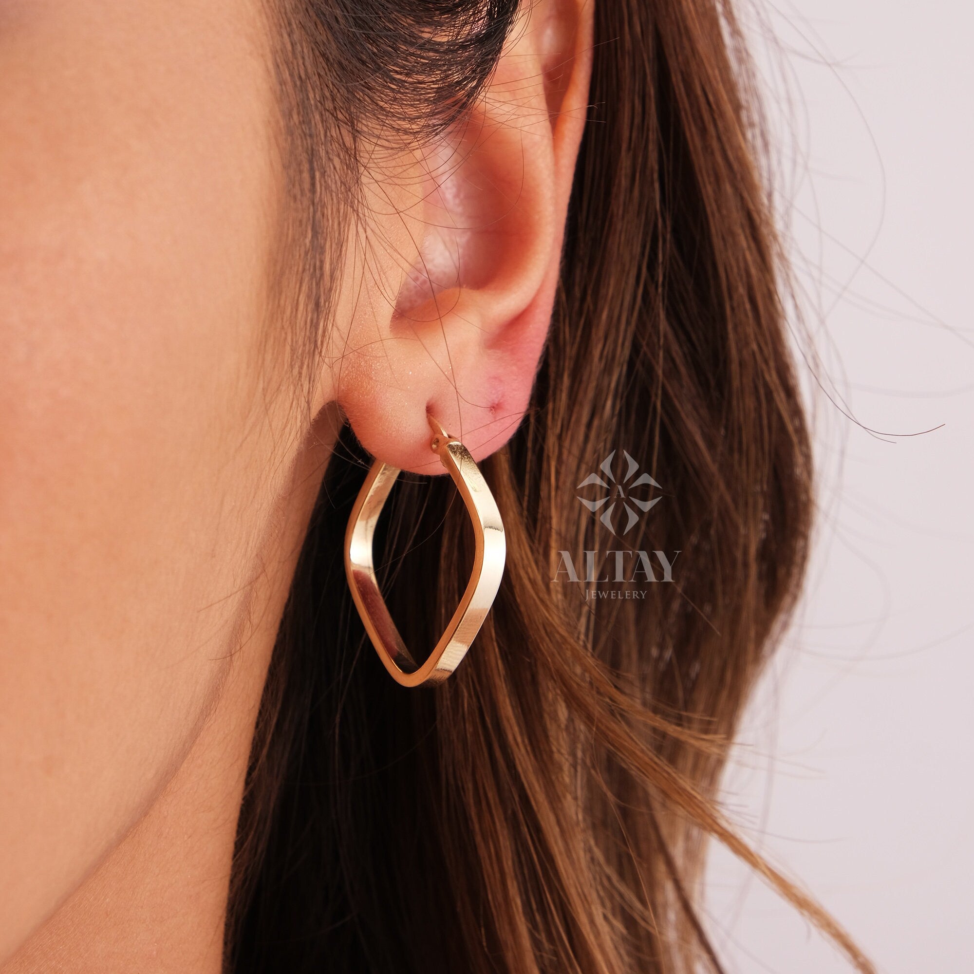 14K Gold Square Hoop Earring, Gold Geometric Huggie, Rectangle Hoop Huggie Earring, Minimal Everyday Huggie Earring, Stacking Hoop Huggie