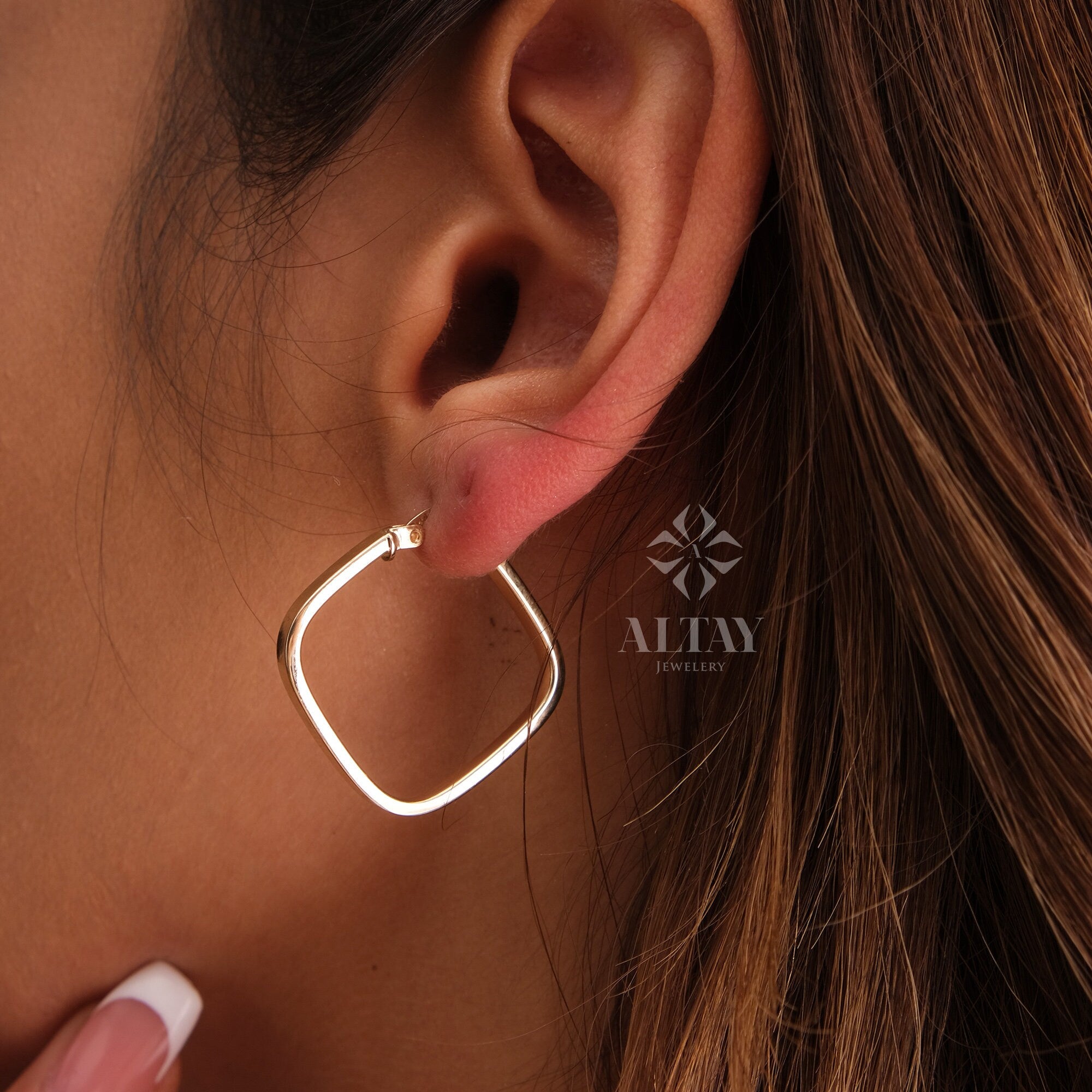 14K Gold Square Hoop Earring, Gold Geometric Huggie, Rectangle Hoop Huggie Earring, Minimal Everyday Huggie Earring, Stacking Hoop Huggie