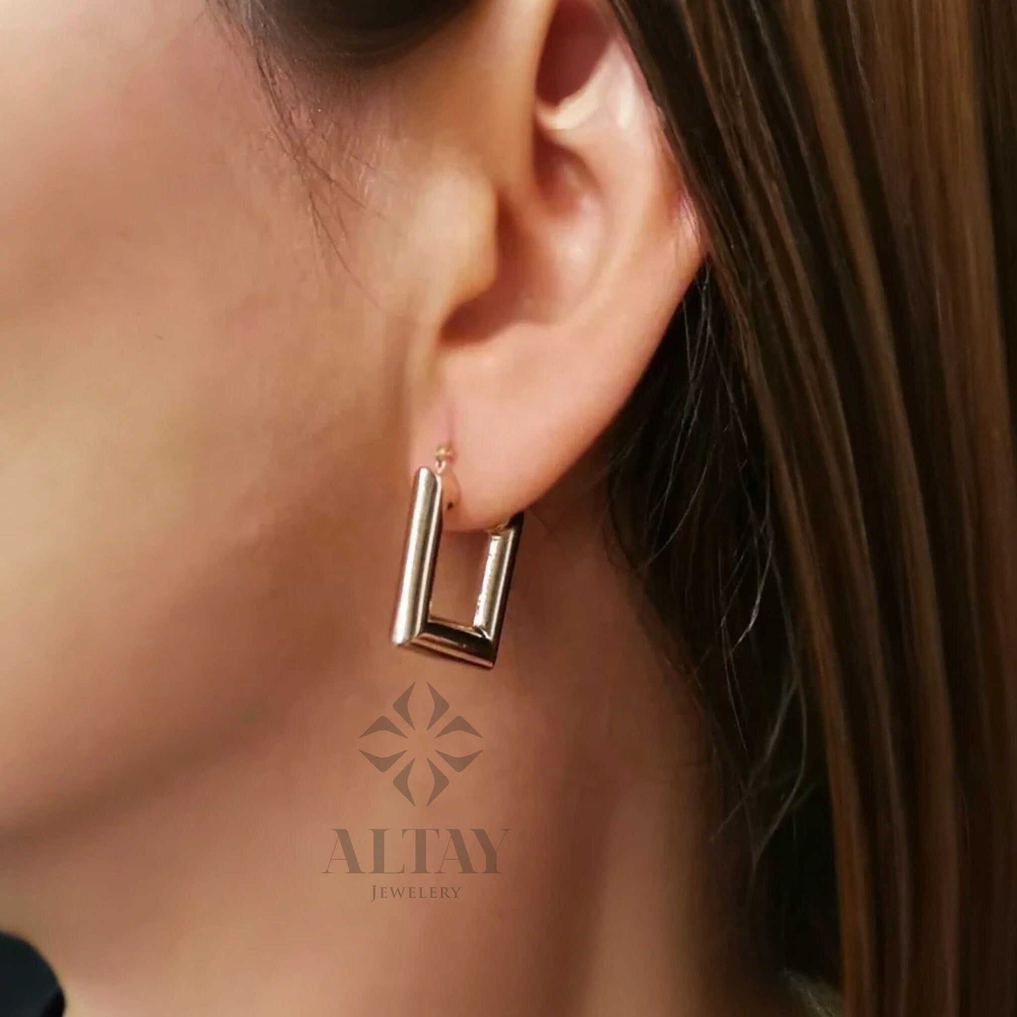 14K Gold Square Hoop Earring, Gold Geometric Huggie, Rectangle Hoop Huggie Earring, Minimal Everyday Huggie Earring, Stacking Hoop Huggie