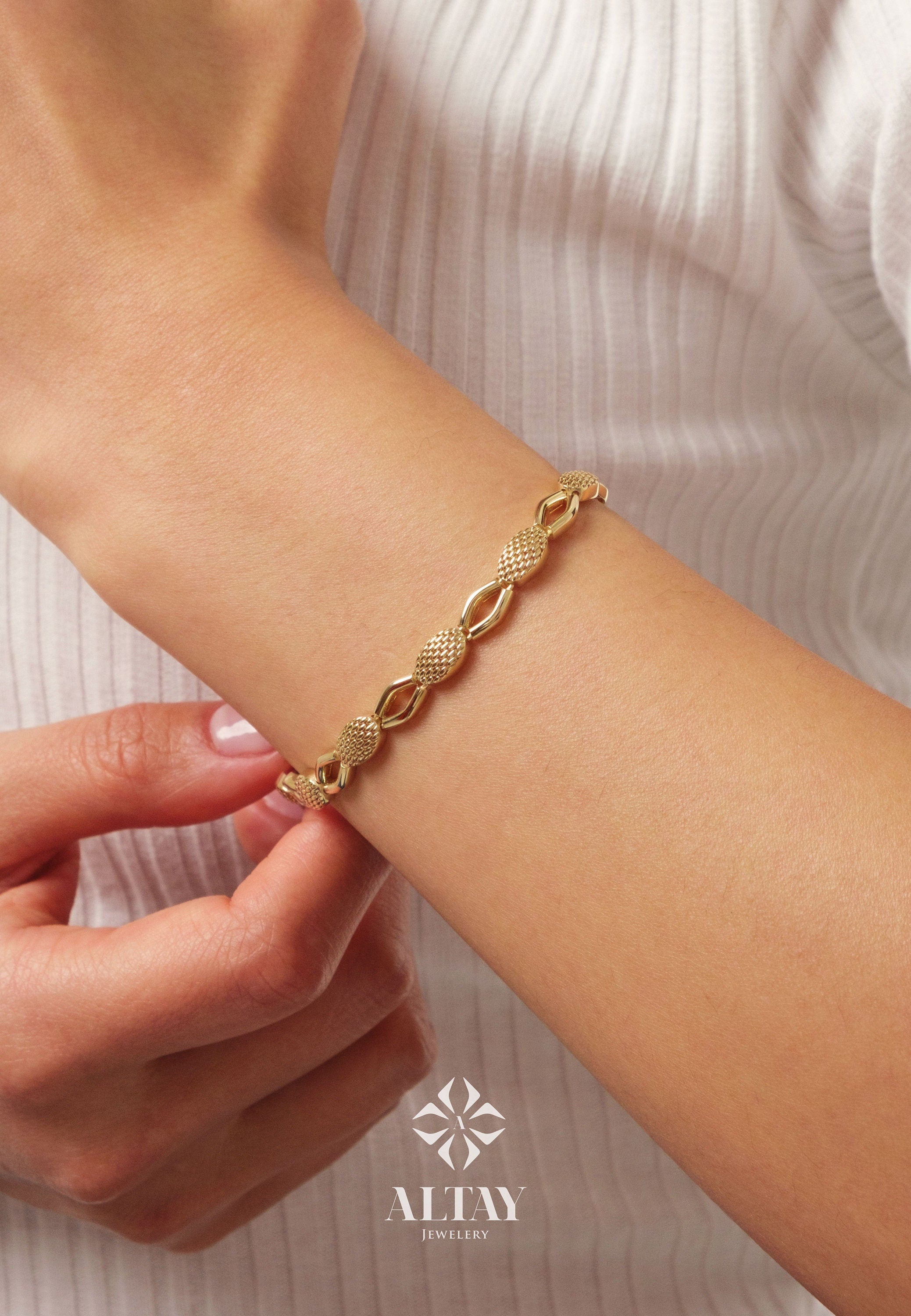 14K Gold Textured Oval Paperclip Chain, Snake Pattern Rolo Chain Bracelet, Textured Thick Oval Link, Unique Link, Women Men Gold Bracelet