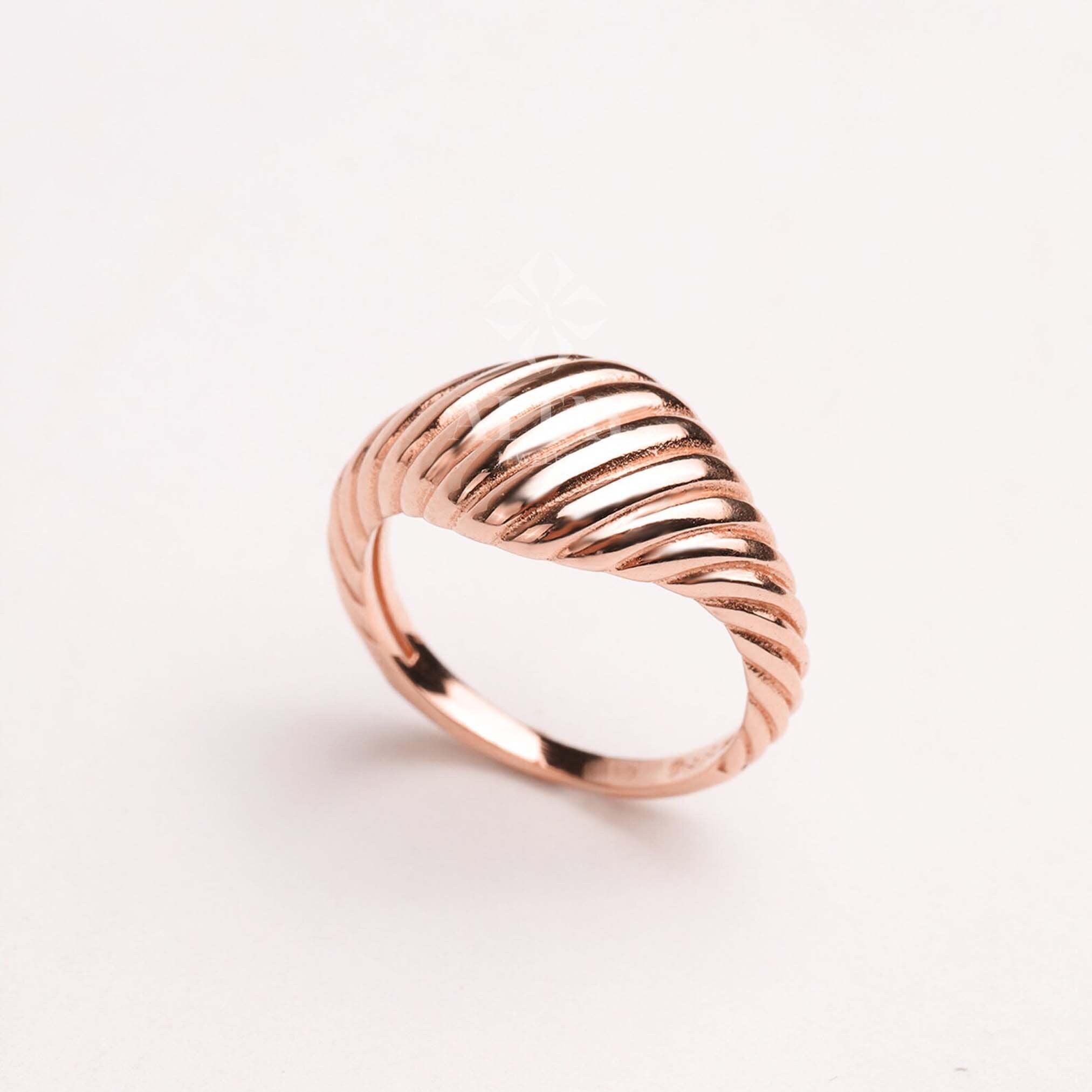 14K Gold Chunky Croissant Ring, Twisted Dome Ring, Dome Stack Ring, Gold Bubble Ring, Delicate Chunky Ring, Minimalist Gold Pinky Ring