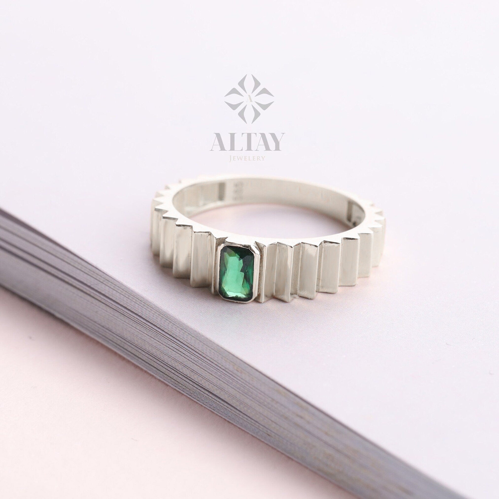 14K Gold Vintage Baguette Ring, Delicate Emerald Ring, Birthstone Gold Ring, Emerald Cut Engagement Band, Dainty Solitaire Gemstone Ring