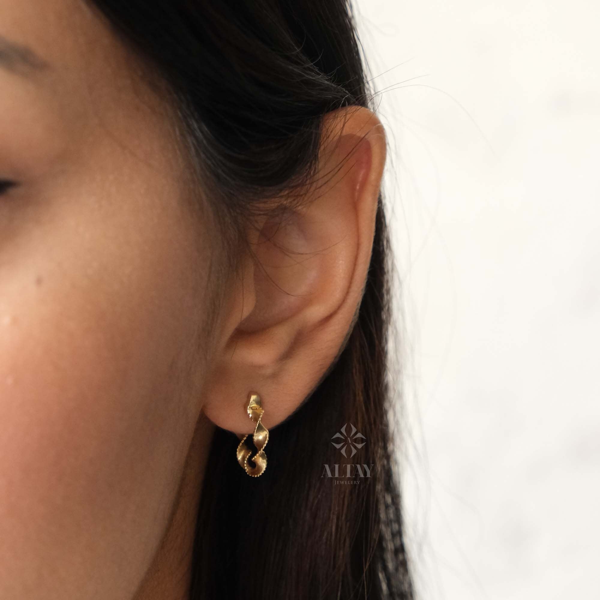 14K Gold Twist Huggie Earrings, Rope Huggie Hoop Earrings, Gold Spiral Hoops, Threader Earrings, Large Twisted Hoop Earrings, Unique Design