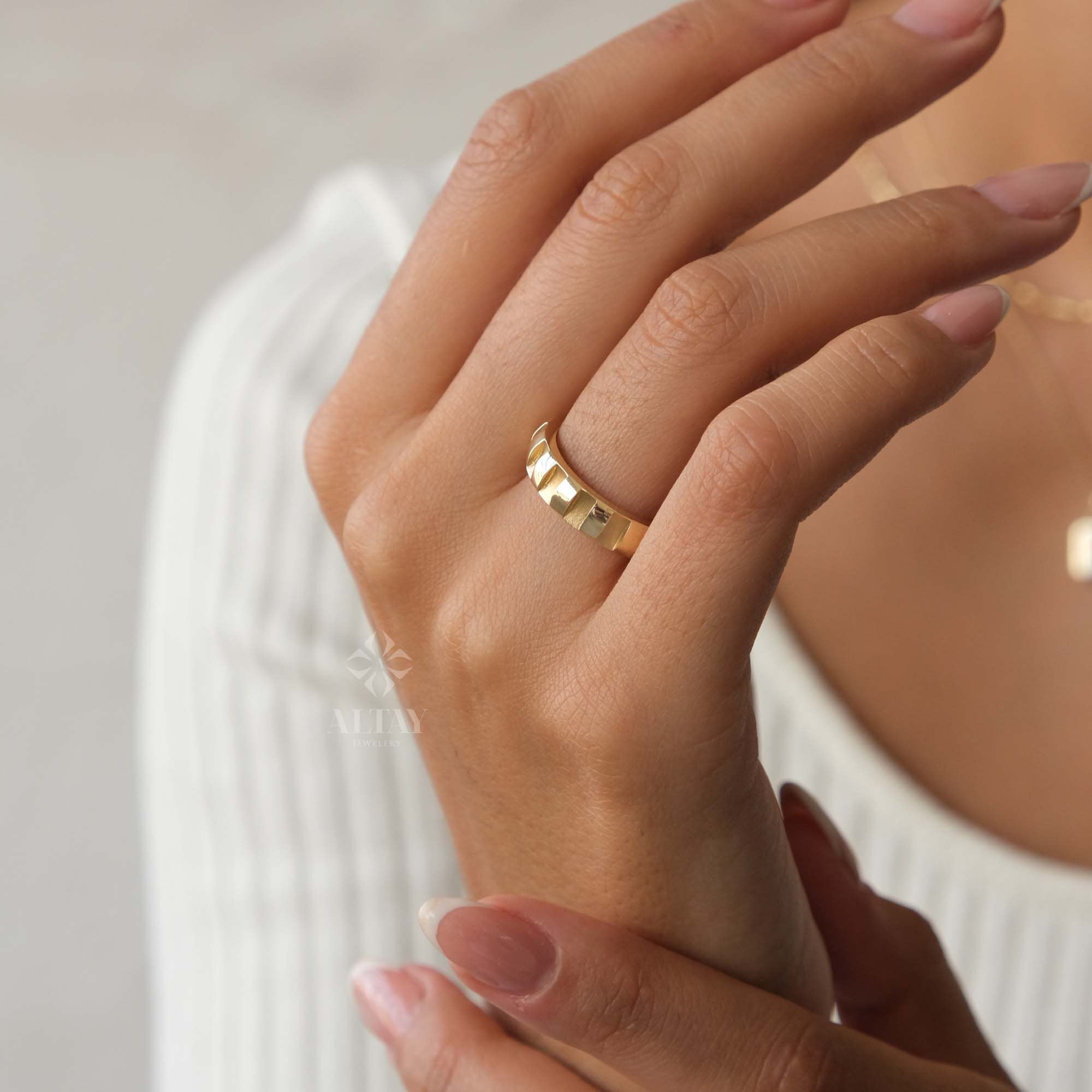 14K Gold Ribbed Dome Band Ring, Chunky Dome Ring, Stackable Gold Band, Half Eternity Dome Statement Ring, Gold Thick Band Ring, Gift For Her