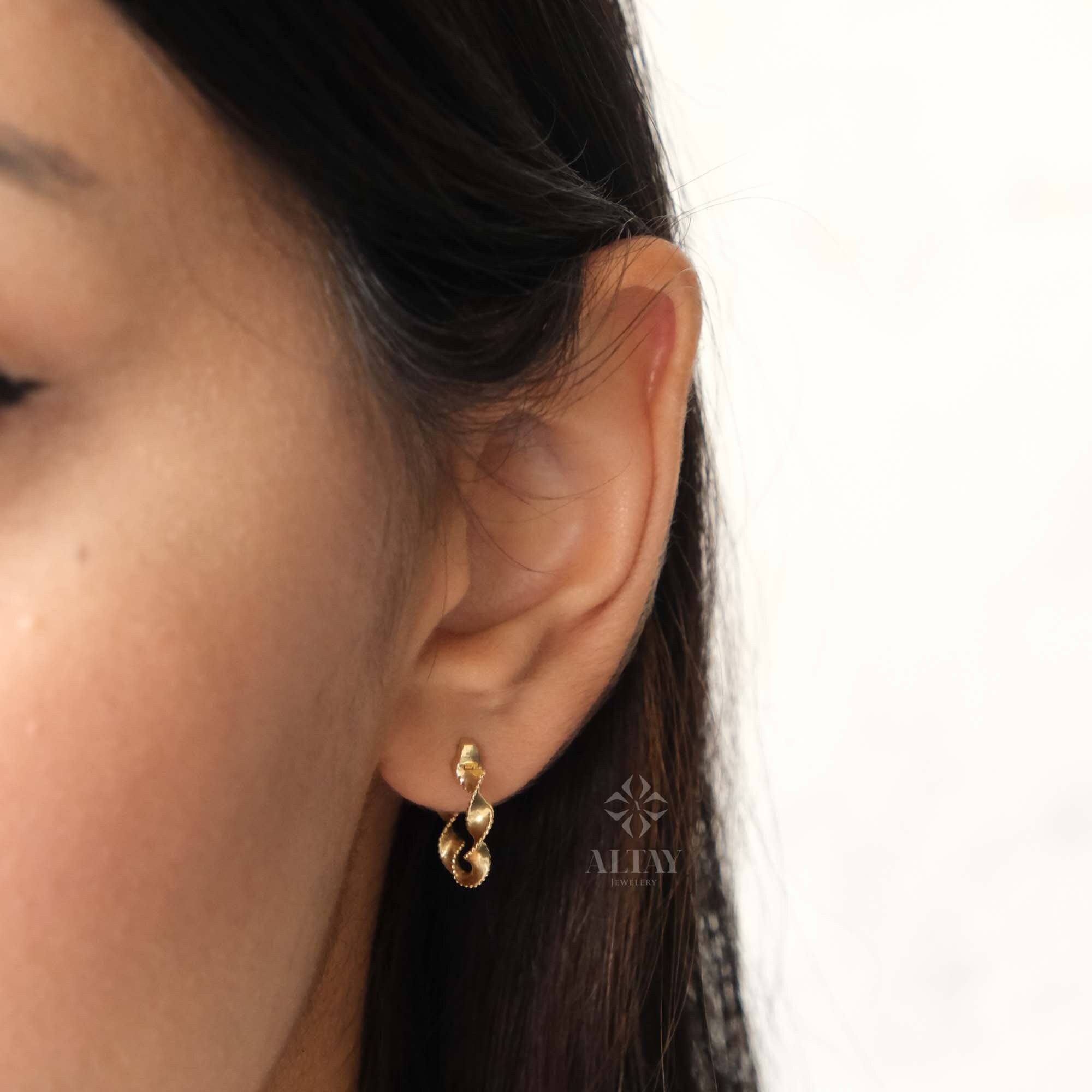 14K Gold Twist Huggie Earrings, Rope Huggie Hoop Earrings, Gold Spiral Hoops, Threader Earrings, Large Twisted Hoop Earrings, Unique Design