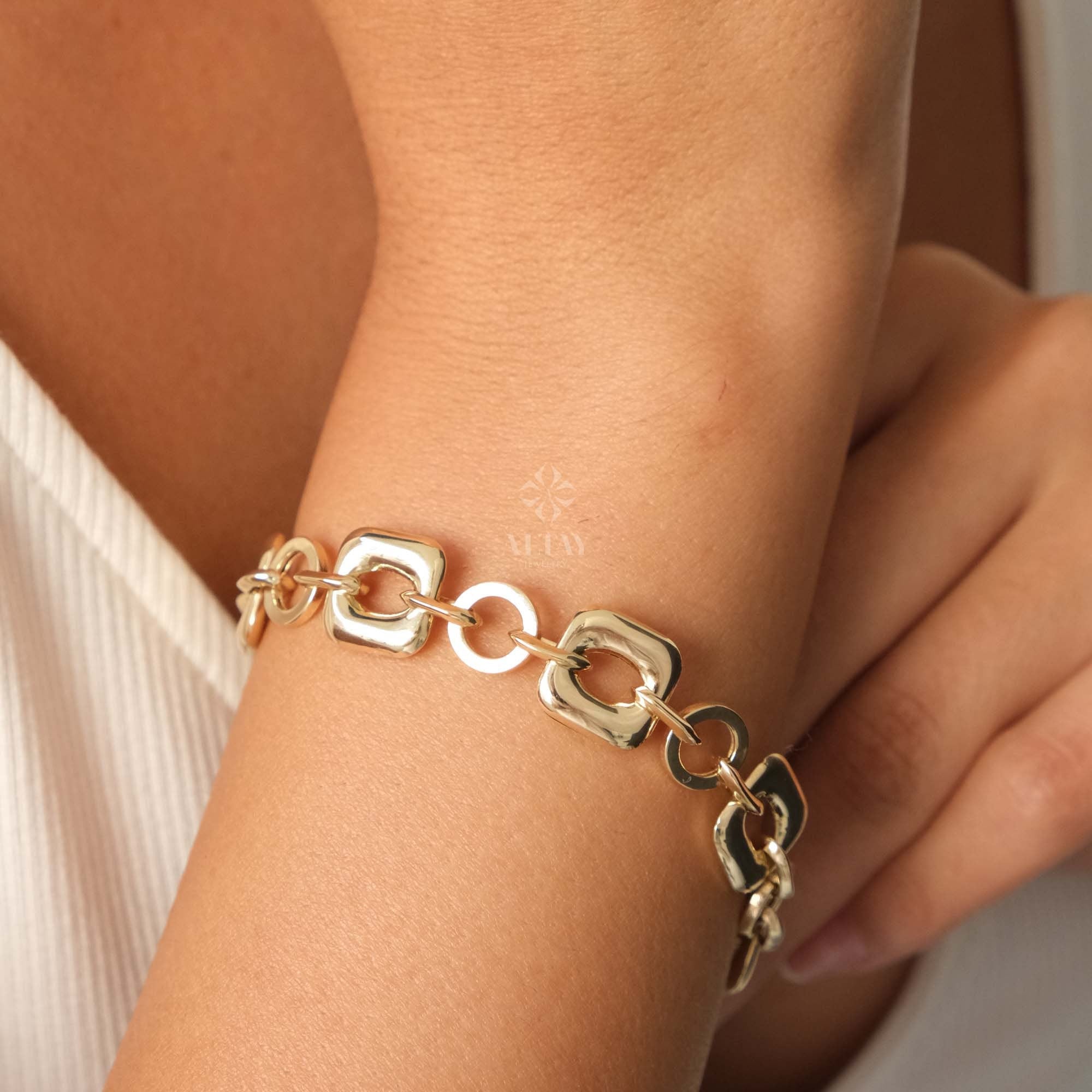 14K Gold Large Link Bracelet, Thick Square Chain Bracelet, Chunky Square Bracelet, Gold Statement Bracelet, Unique Round Chain Bracelet