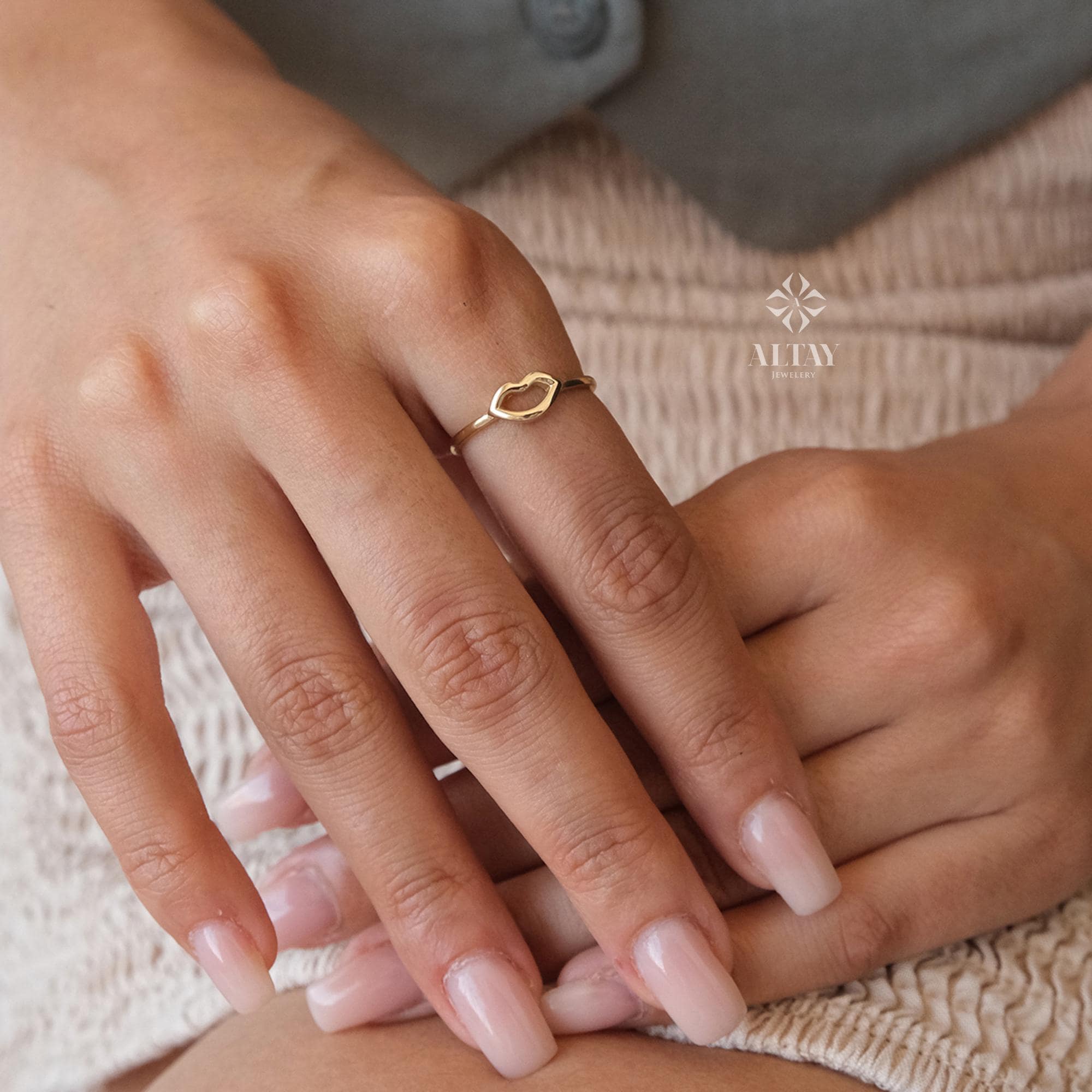 14K Gold Kiss Ring, Personalized XO ring, X Kiss Ring, Promise Ring, Valentine Love Ring, Tiny Love Shape, Birthday Gift, Gift For Her