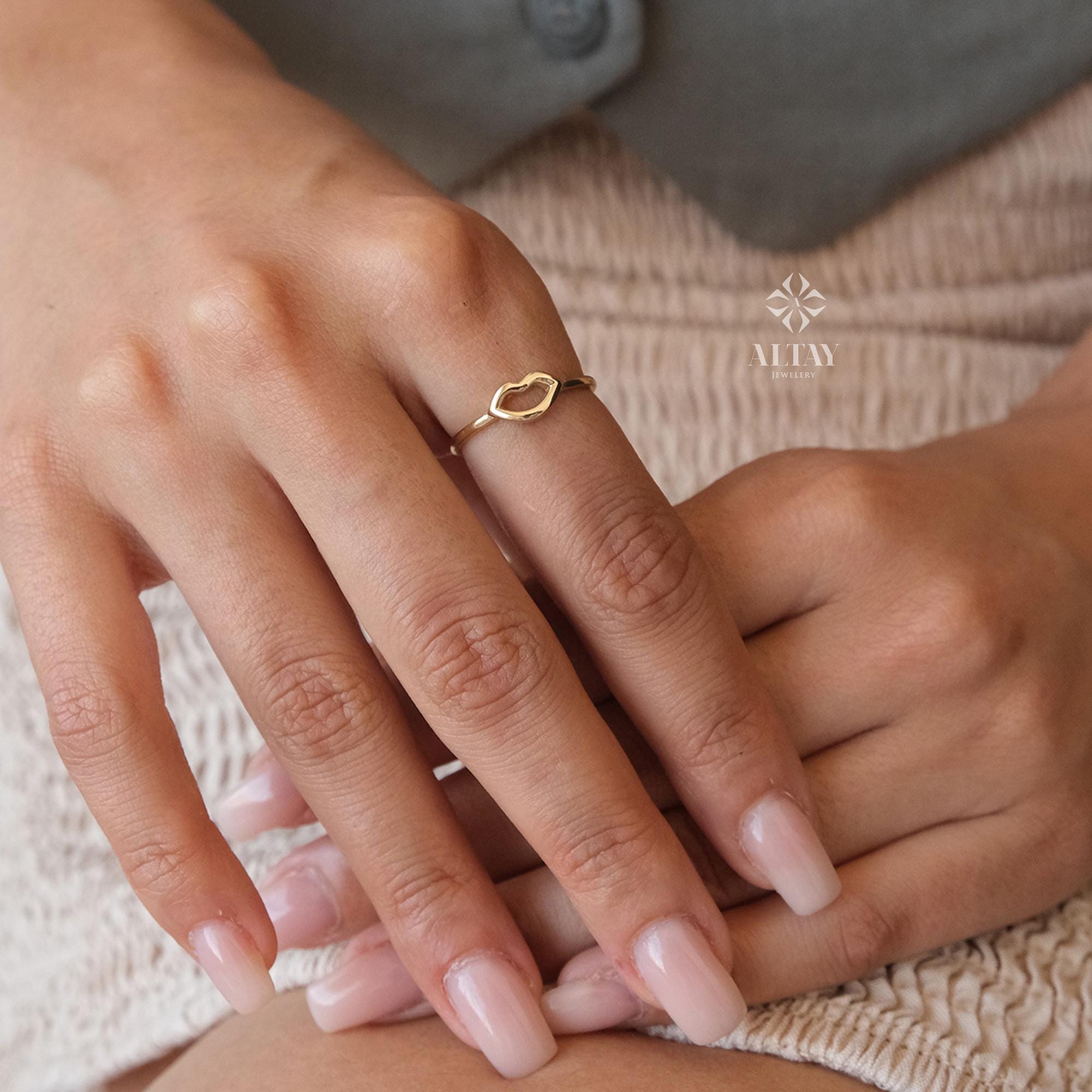 14K Gold Kiss Ring, Personalized XO ring, X Kiss Ring, Promise Ring, Valentine Love Ring, Tiny Love Shape, Birthday Gift, Gift For Wife