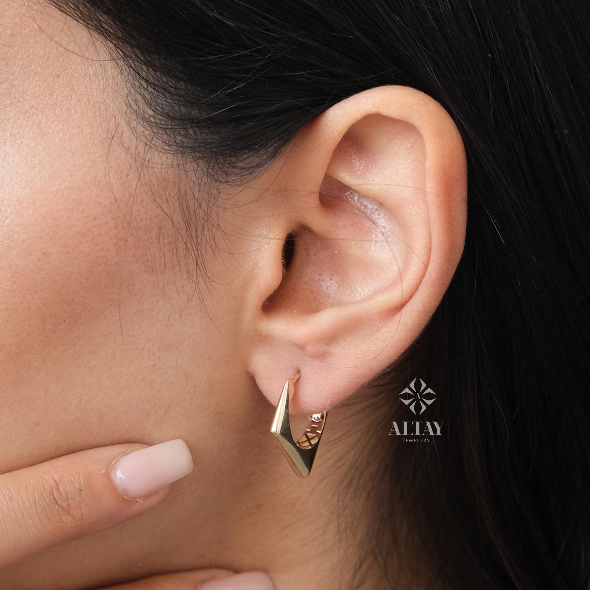 14K Gold Edge Huggie Hoop Earrings, 15mm Hoop Earrings, Geometric Chunky Earrings, Unique Angular Hoop, Edge Dome Huggies, Sparkling Earring