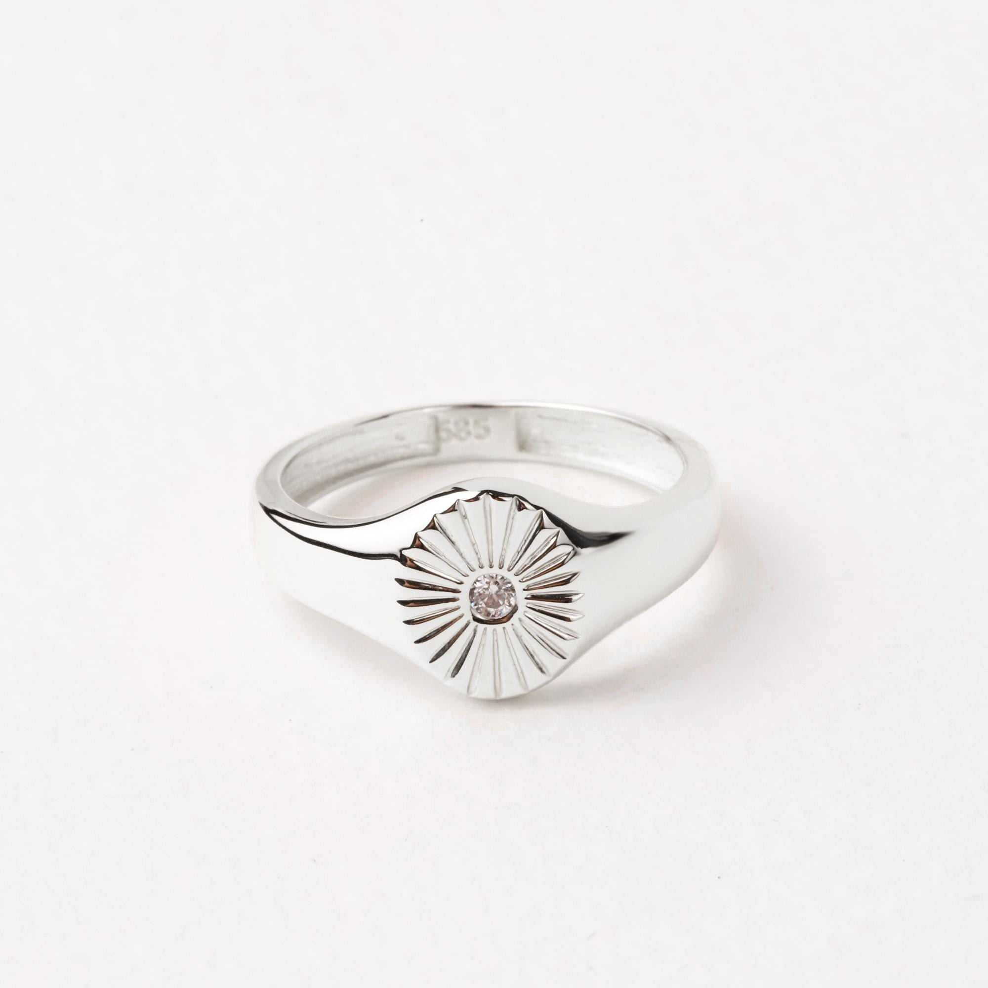 14K Gold Sun Signet Ring, Sun Engraved Dainty Ring, Sunburst Pinky Ring, Sunshine Celestial Ring for Women, Gift for Mom Mother