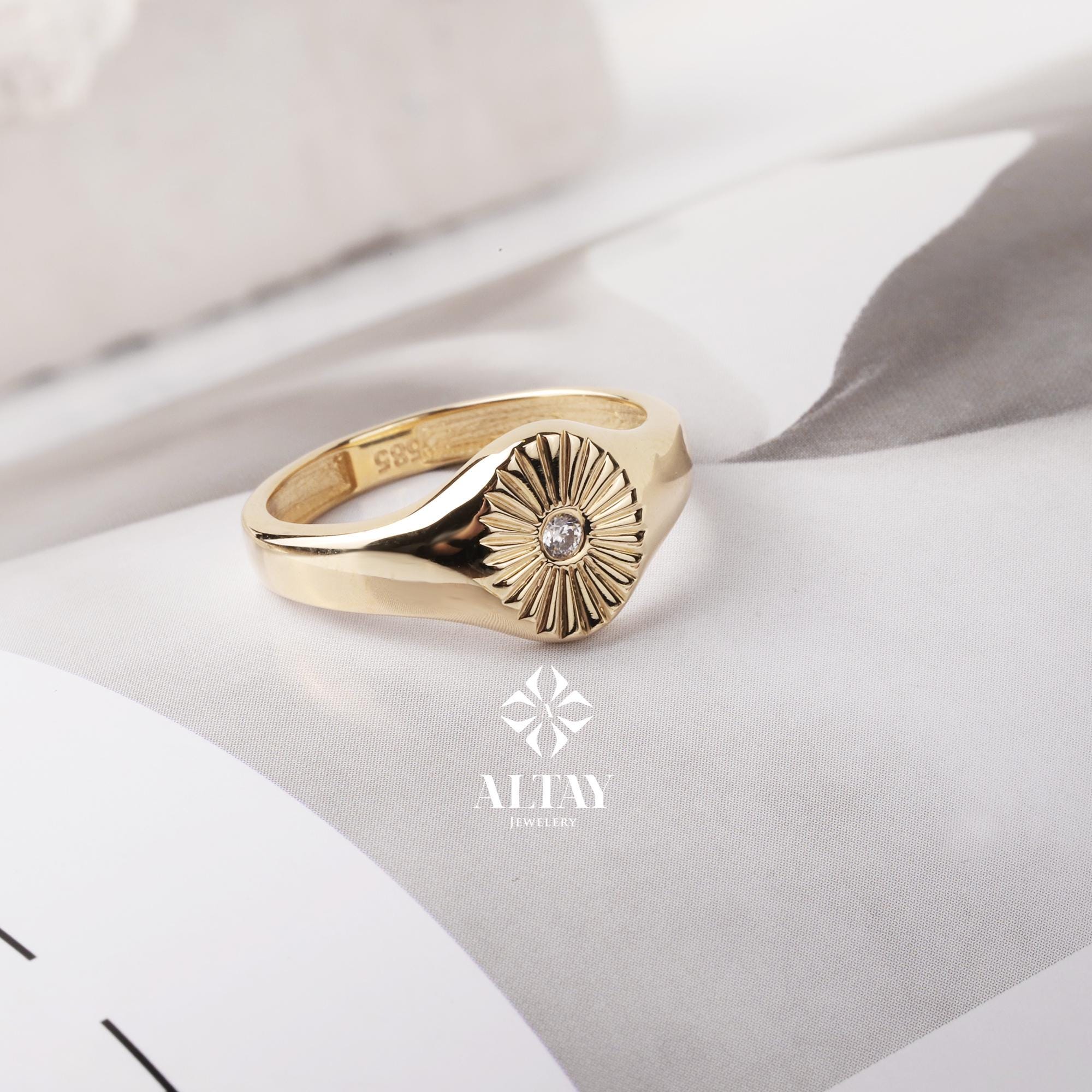 14K Gold Sun Signet Ring, Sun Engraved Dainty Ring, Sunburst Pinky Ring, Sunshine Celestial Ring for Women, Gift for Mom Mother