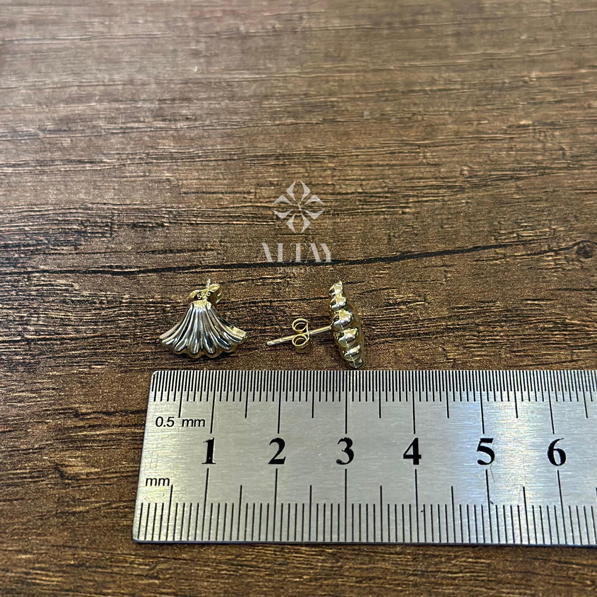 14K Gold Seashell Stud Earrings, Dainty Shell Earrings, Gold Shell Studs, Tiny Sea Shell Earrings, Beach Jewelry, Cute Little Stud
