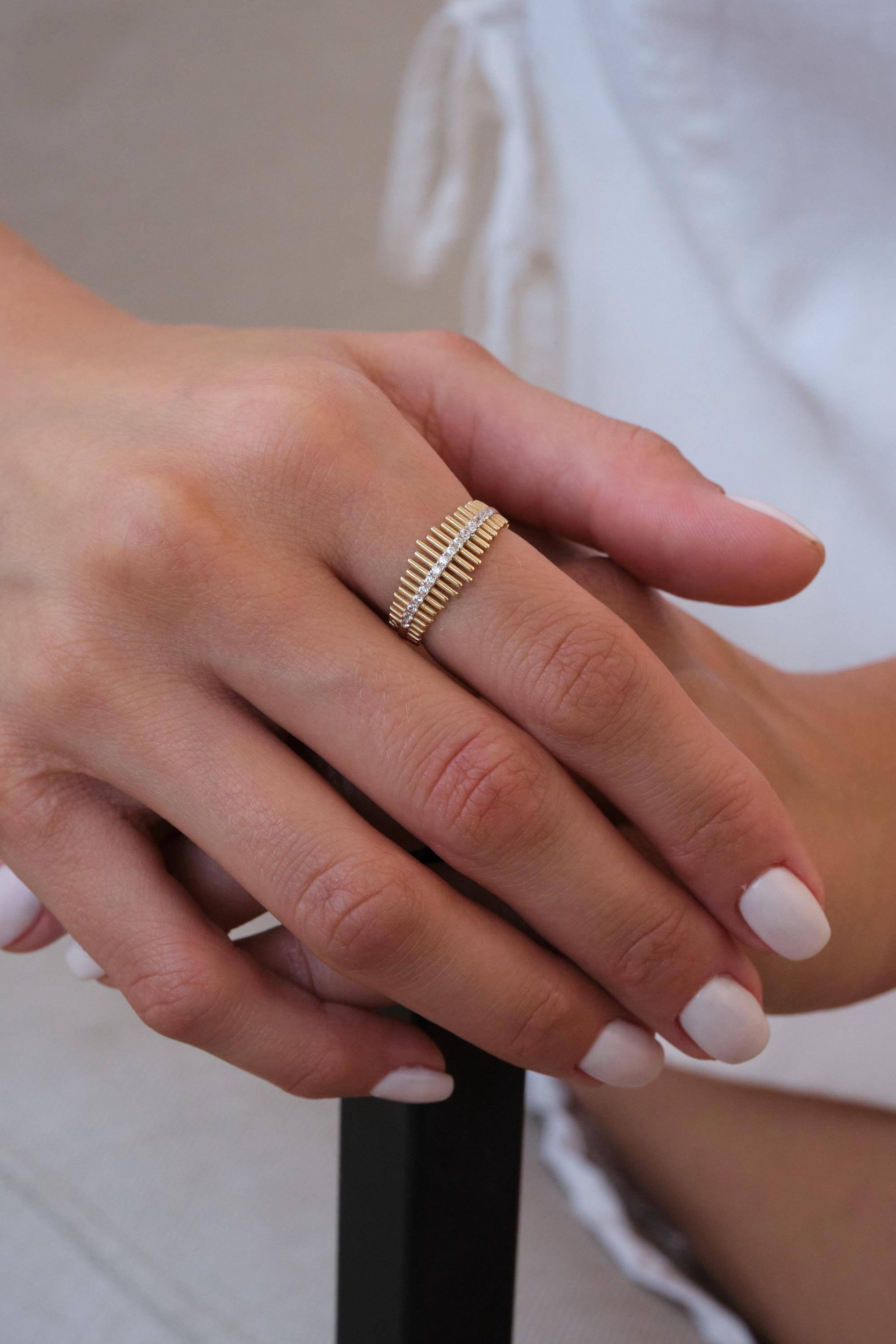 14K Gold Ribbed Diamond Ring, Fluted Gold Band with Diamond Bar, Modern Statement Gold Ring, Elegant Everyday Jewelry Gift