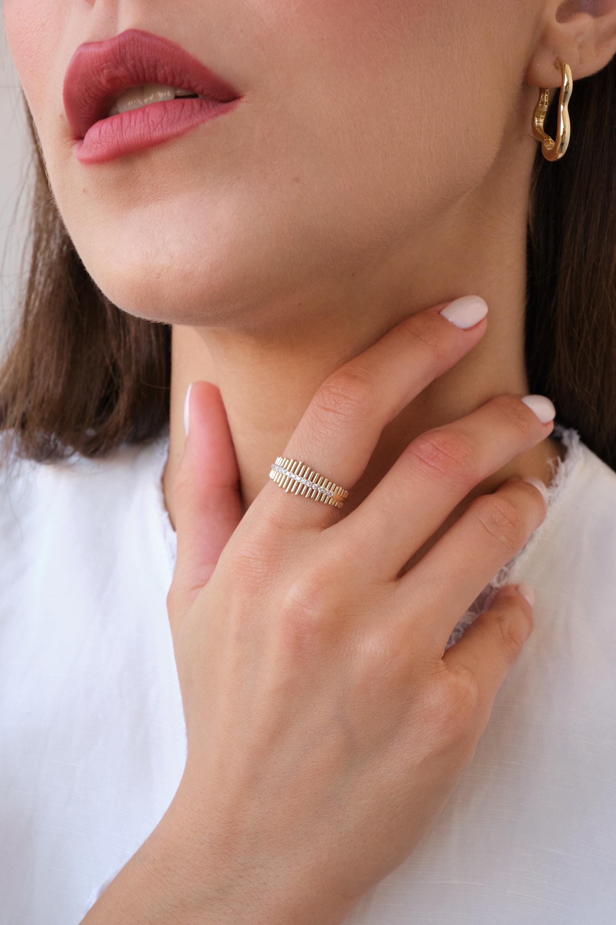 14K Gold Ribbed Diamond Ring, Fluted Gold Band with Diamond Bar, Modern Statement Gold Ring, Elegant Everyday Jewelry Gift