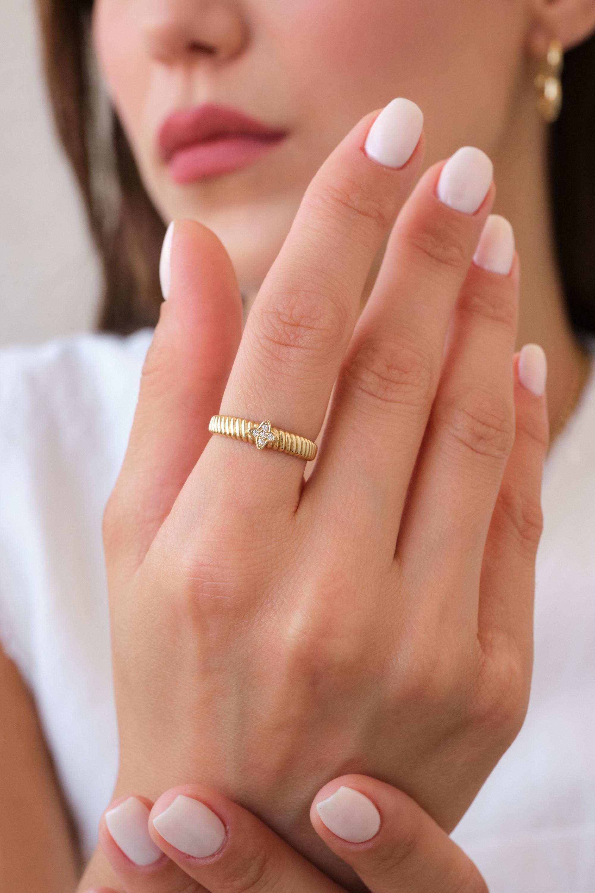 14K Gold Ribbed Star Ring, CZ Star Accent Band, Dainty Gold Ring, Fluted Gold Band, Everyday Stacking Ring