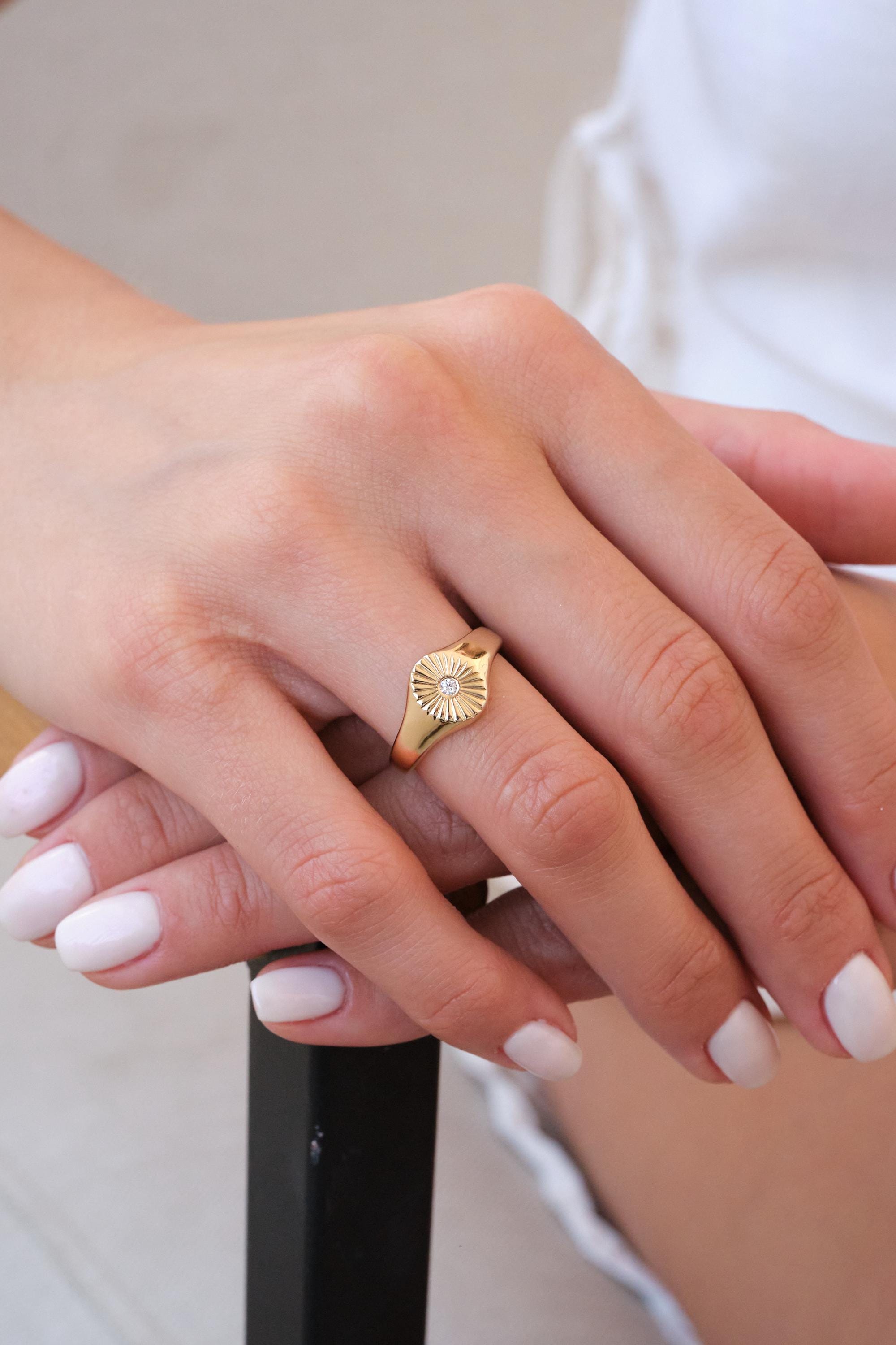14K Gold Sun Signet Ring, Sun Engraved Dainty Ring, Sunburst Pinky Ring, Sunshine Celestial Ring for Women, Gift for Mom Mother