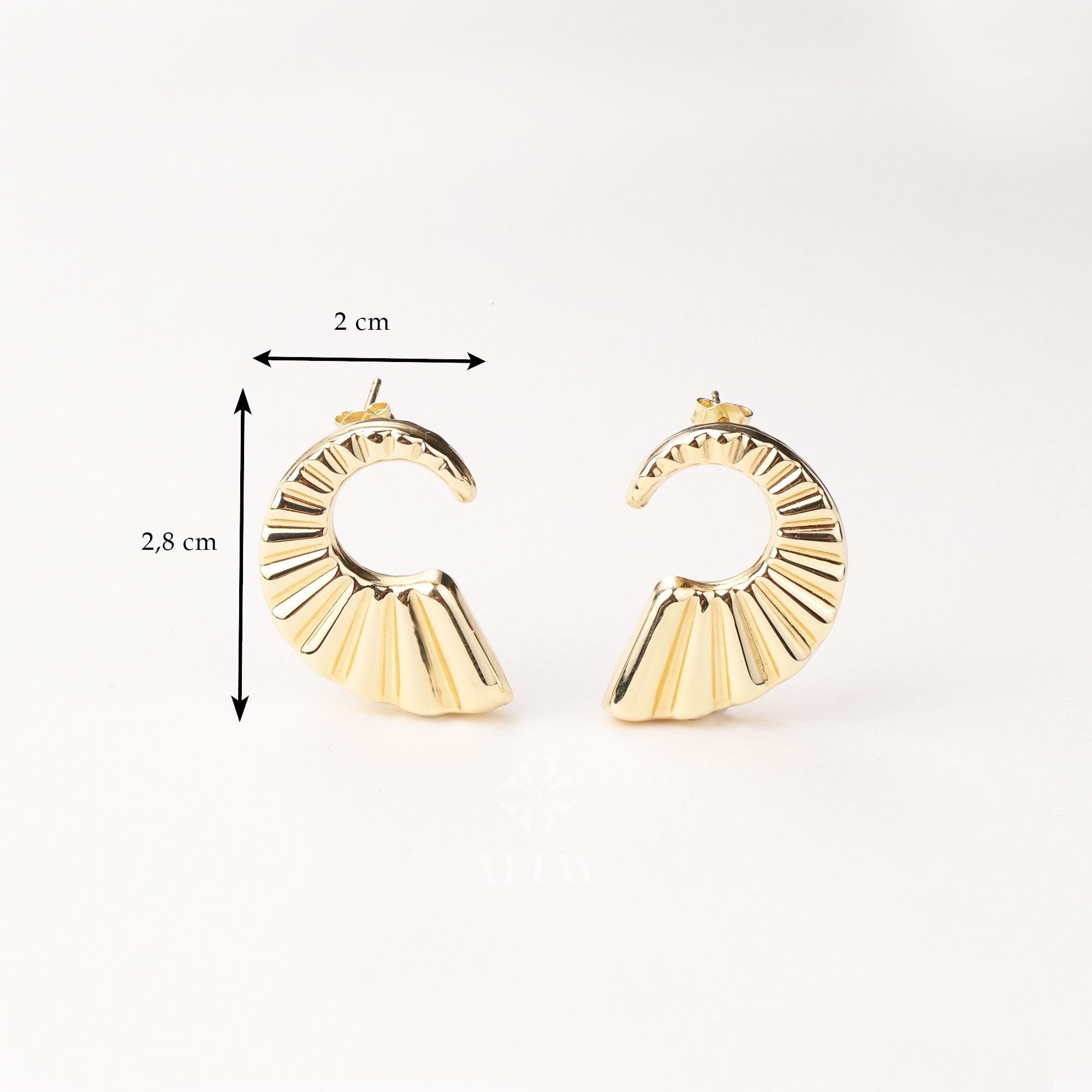 14K Gold Rope Ribbed Croissant Huggie Earrings, Thick Twisted Crescent Moon Hoop, Textured Gold Huggies