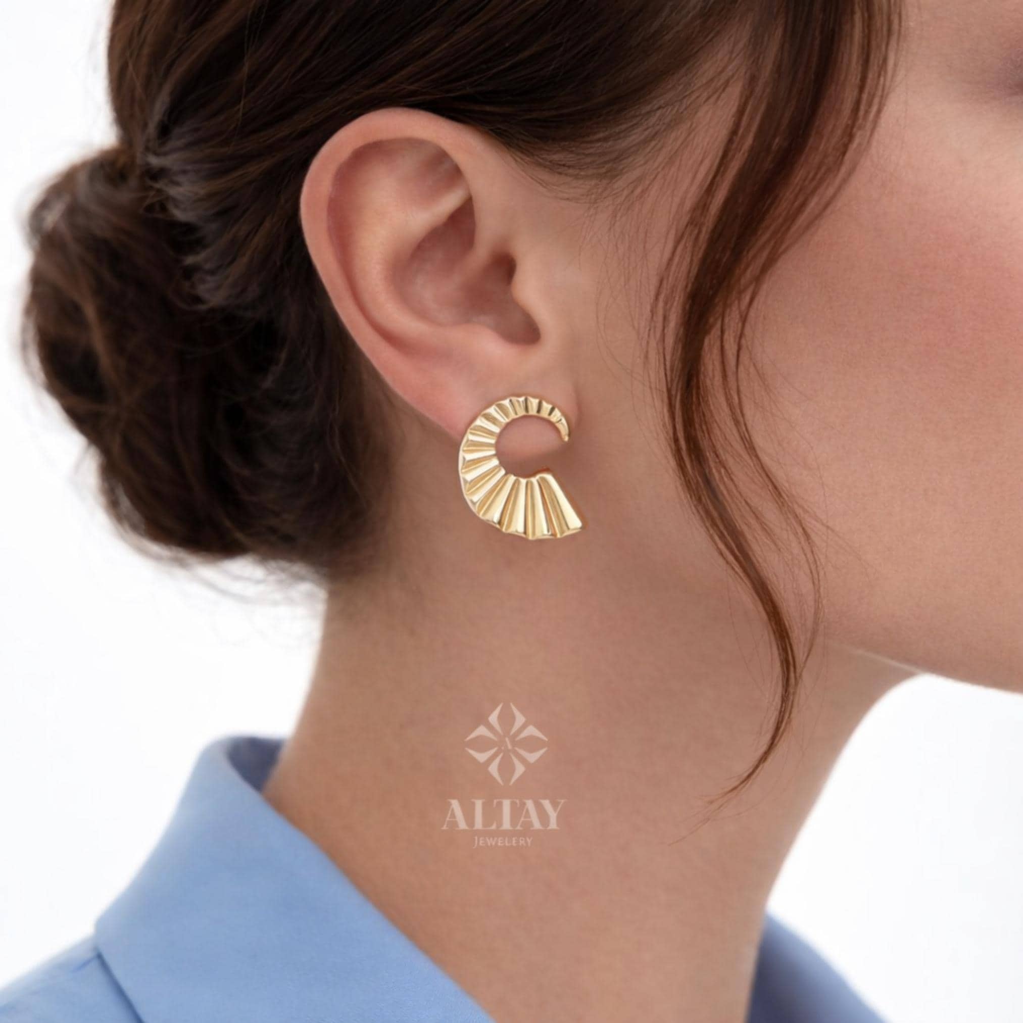 14K Gold Rope Ribbed Croissant Huggie Earrings, Thick Twisted Crescent Moon Hoop, Textured Gold Huggies