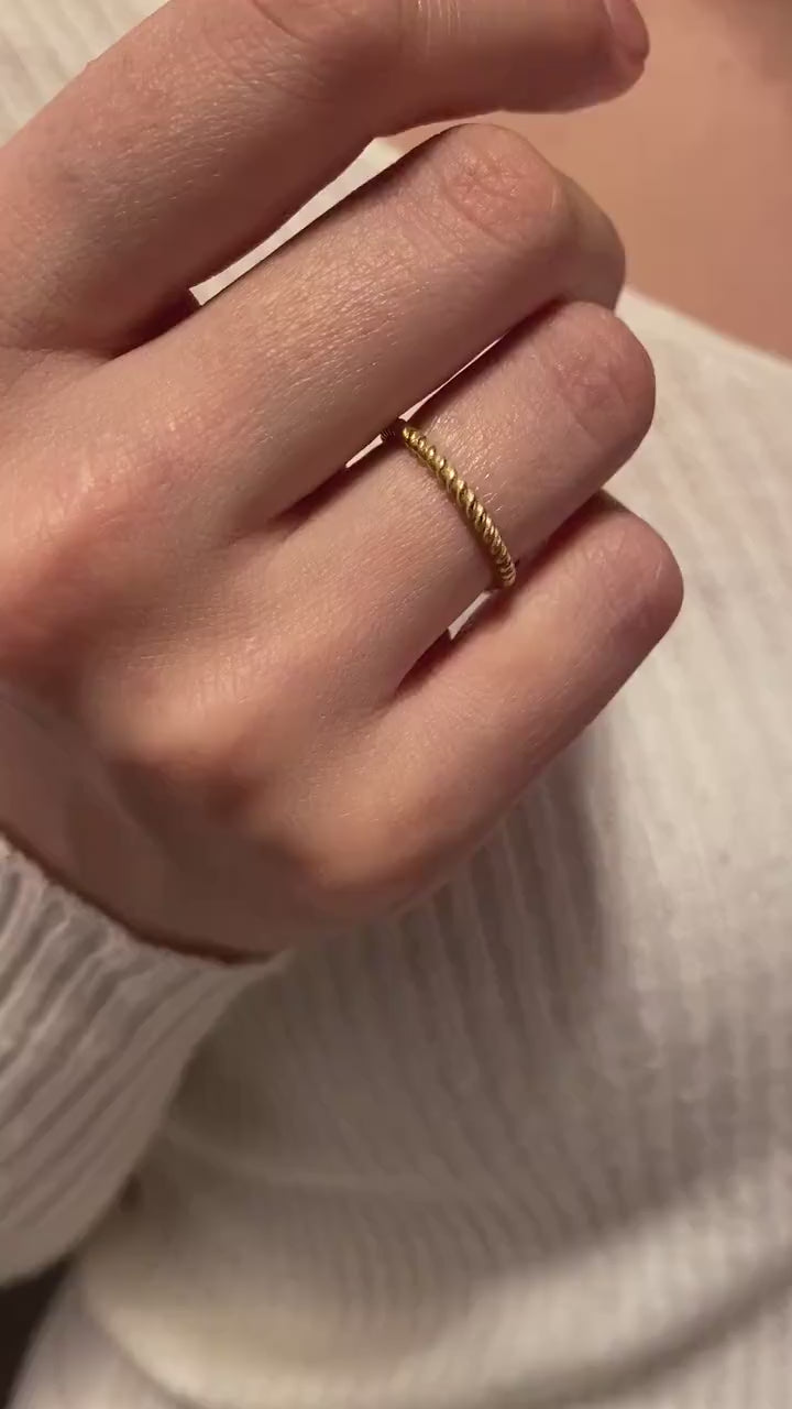 14K Gold Twist Ring, 1.5mm Twisted Rope Wedding Band Ring