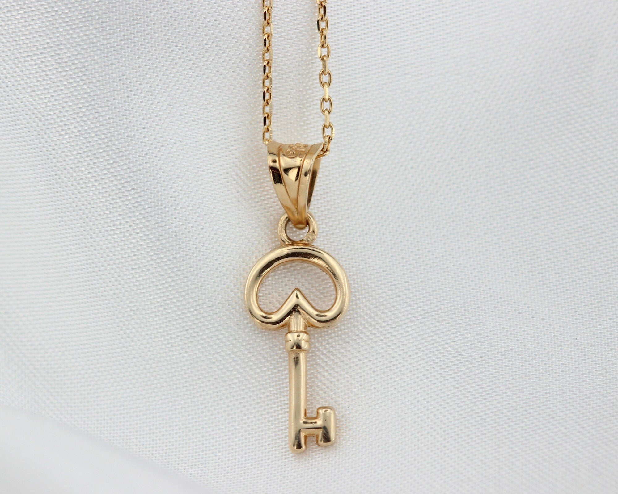 14K Vintage Key Necklace, Key Pendant, Gift For Her, Baby Shower, Bridal Shower, Minimalist Fine Jewelery, Key To My Heart, Love Symbol