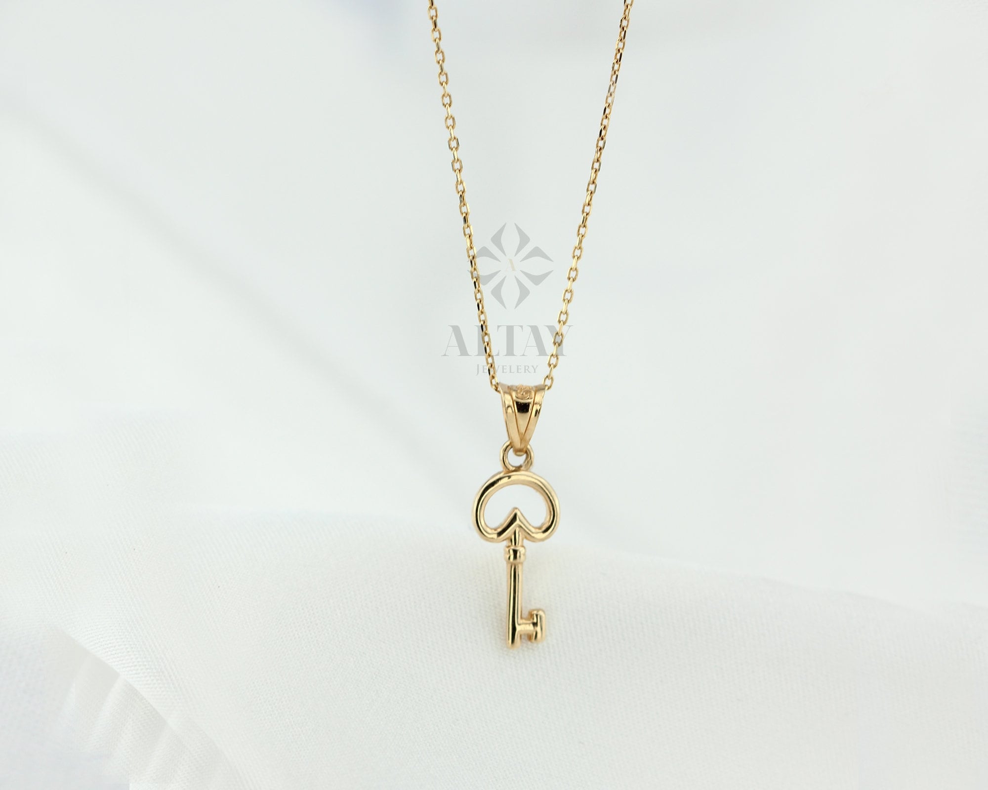 14K Vintage Key Necklace, Key Pendant, Gift For Her, Baby Shower, Bridal Shower, Minimalist Fine Jewelery, Key To My Heart, Love Symbol