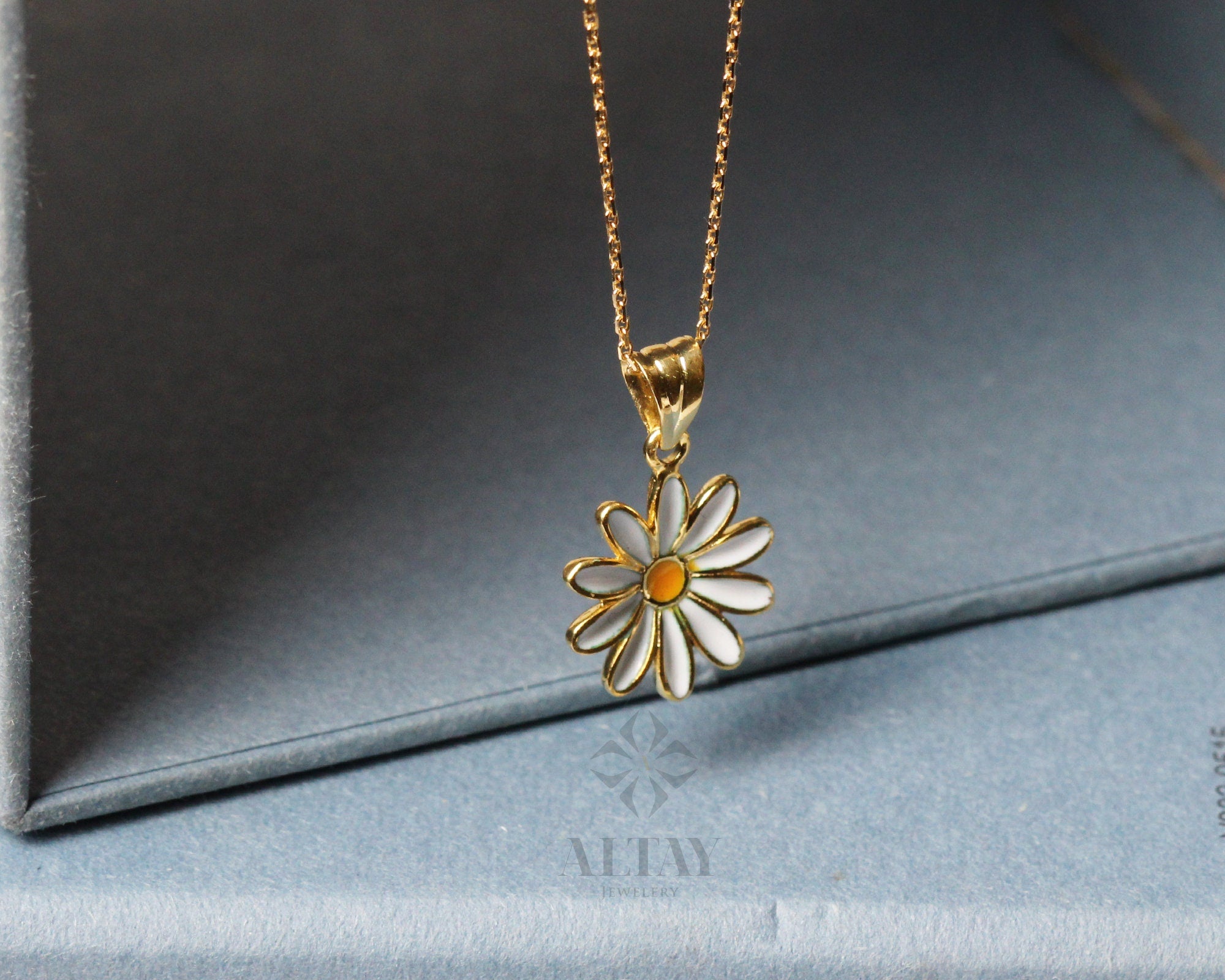 14K Gold Daisy Necklace, Gold Flower Pendant, Yellow and White Enamel Choker, Gift for Her, Daisy Charm, Dainty Everyday Daisy Pendant