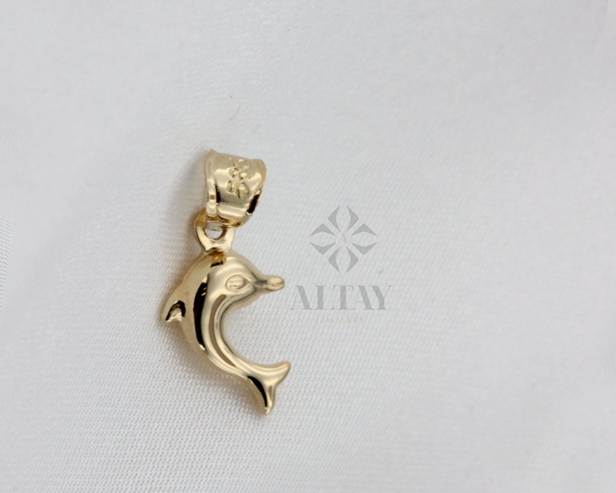 14K Gold Dolphin Necklace, Dolphin Pendant, Dolphin Fish Charm, Ocean Choker Charm, Valentine's Day Gift, Animal Jewelry, Gift for Her