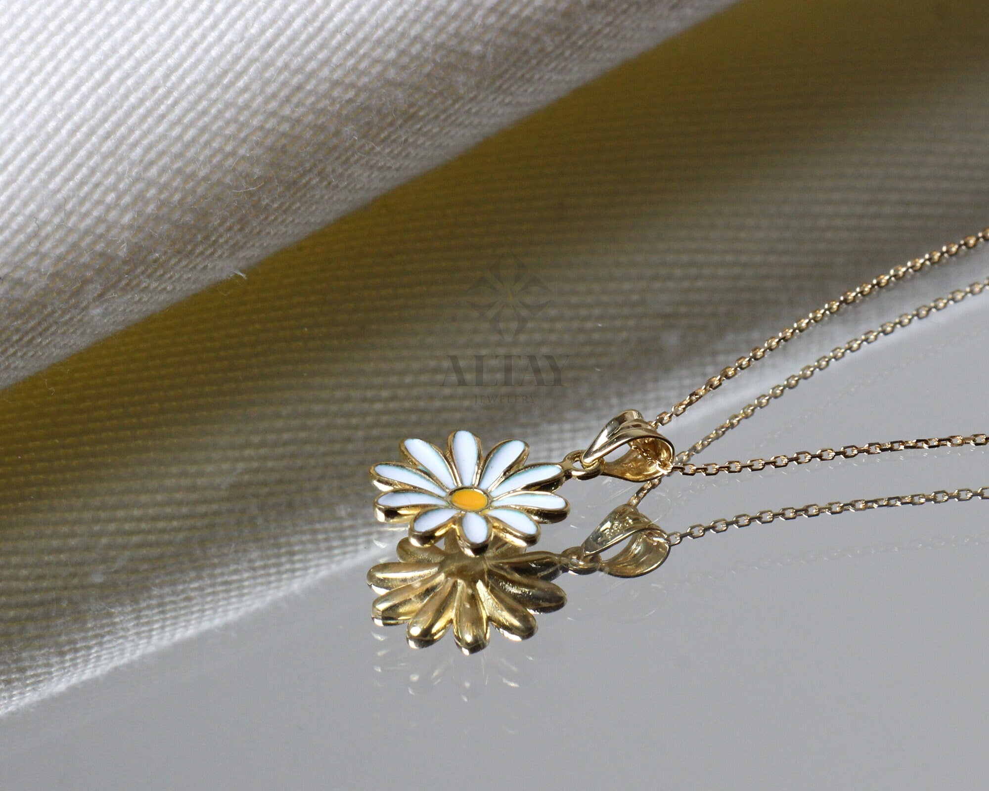 14K Gold Daisy Necklace, Gold Flower Pendant, Yellow and White Enamel Choker, Gift for Her, Daisy Charm, Dainty Everyday Daisy Jewelry