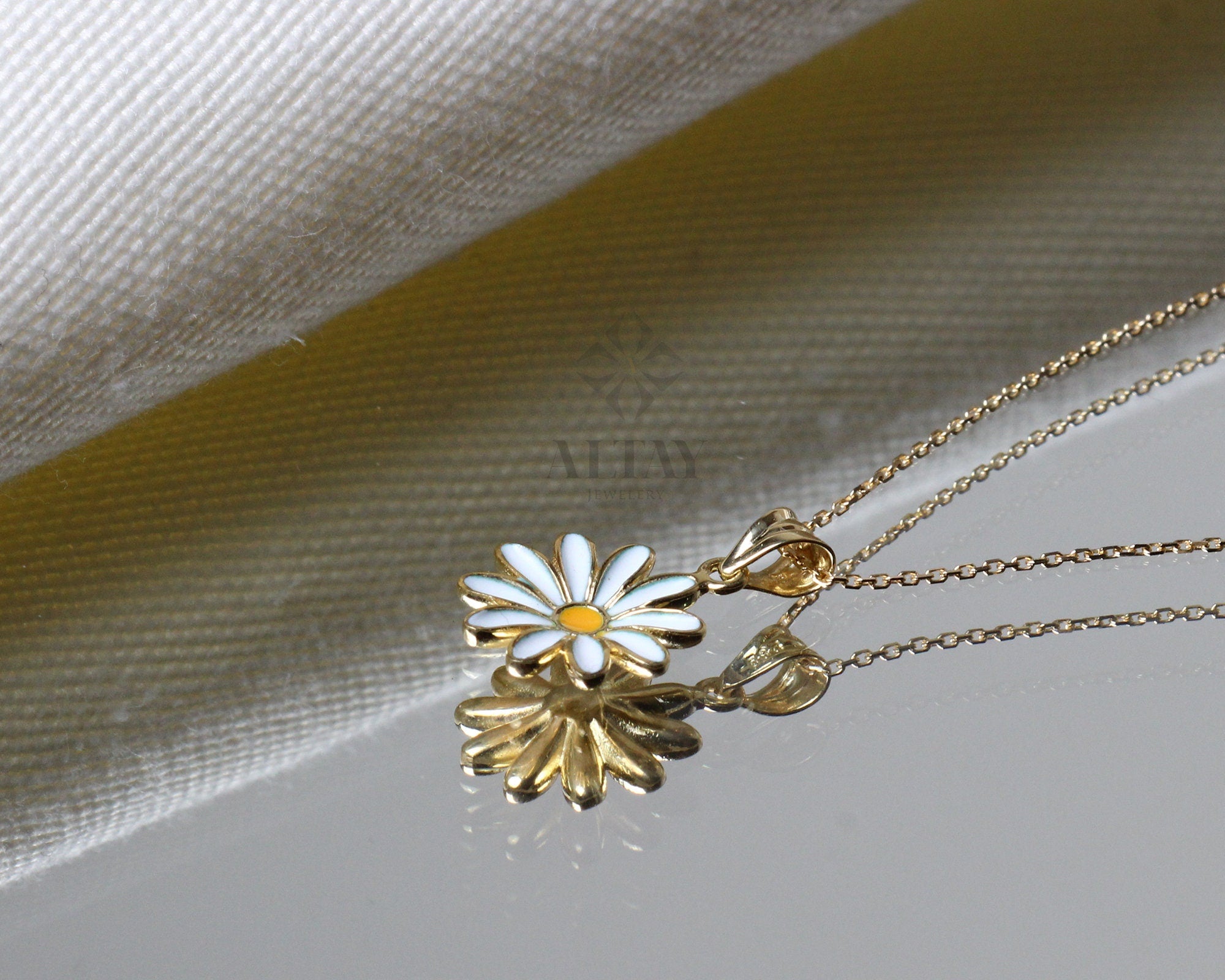 14K Gold Daisy Necklace, Gold Flower Pendant, Yellow and White Enamel Choker, Gift for Her, Daisy Charm, Dainty Everyday Daisy Pendant