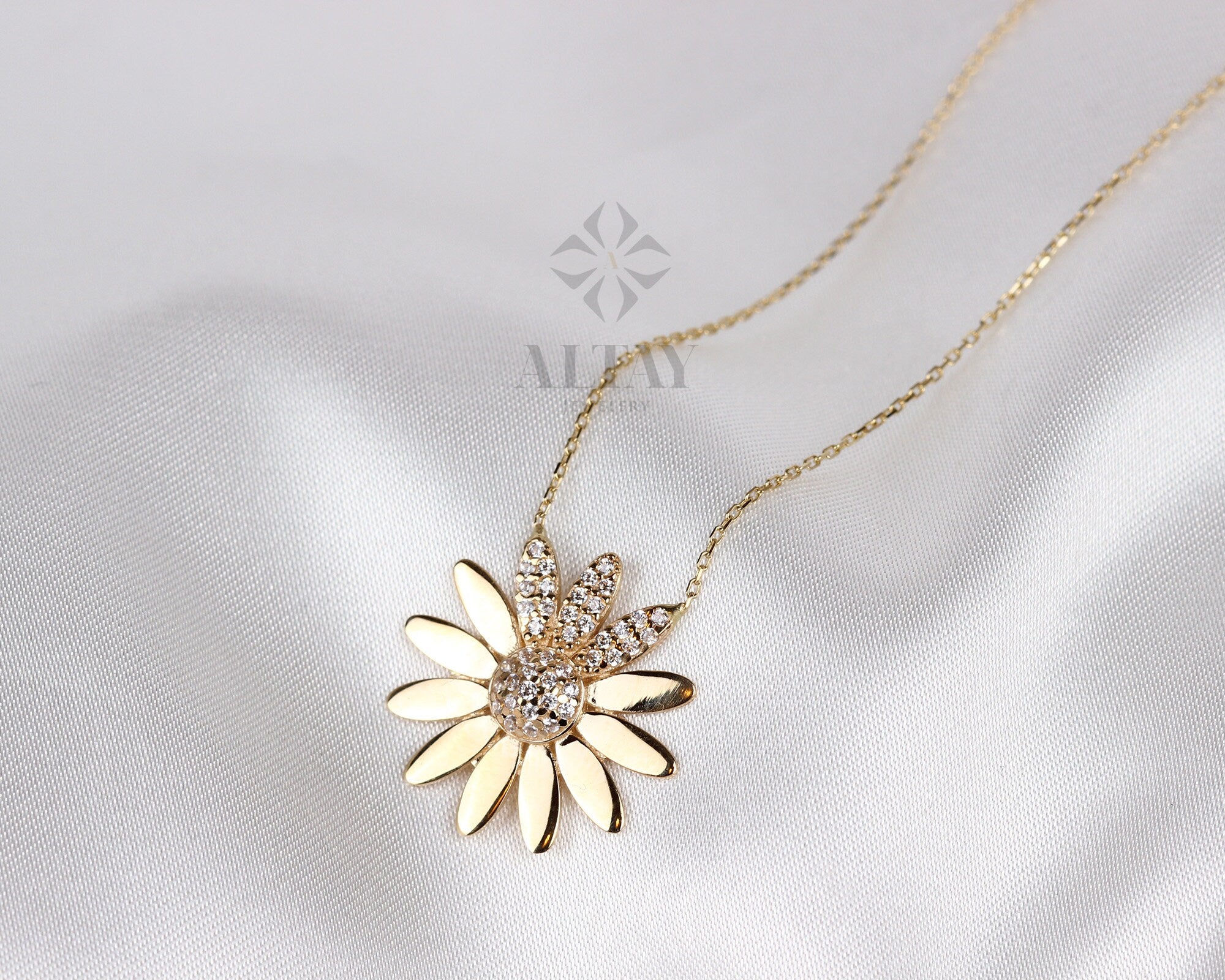 14K Gold Flower Necklace, Daisy Pendant Necklace, Birth Flower Necklace, Handmade Botanical Necklace, Sentimental Gift, Nature Pendant