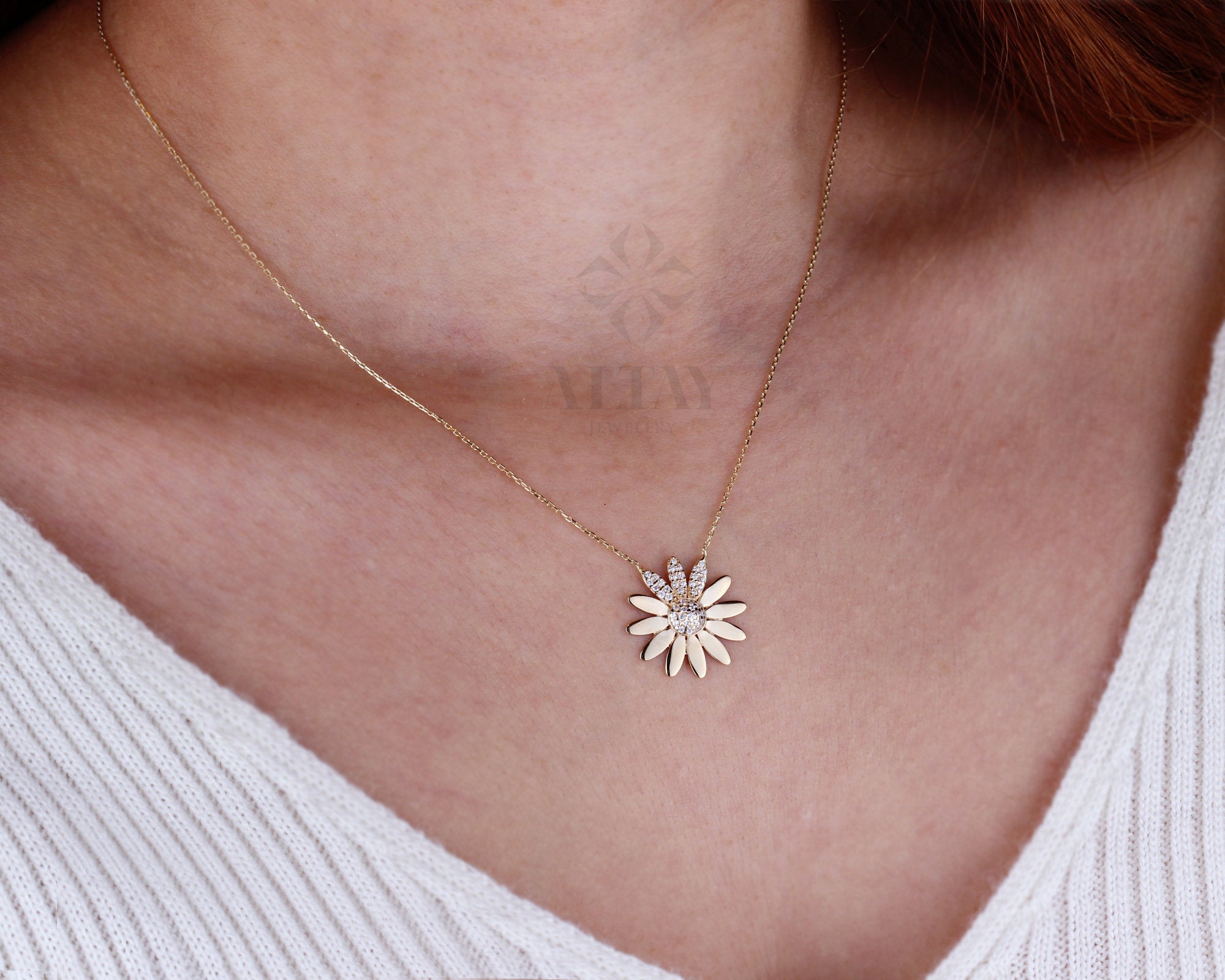 14K Gold Flower Necklace, Daisy Pendant Necklace, Birth Flower Necklace, Handmade Botanical Necklace, Sentimental Gift, Nature Pendant