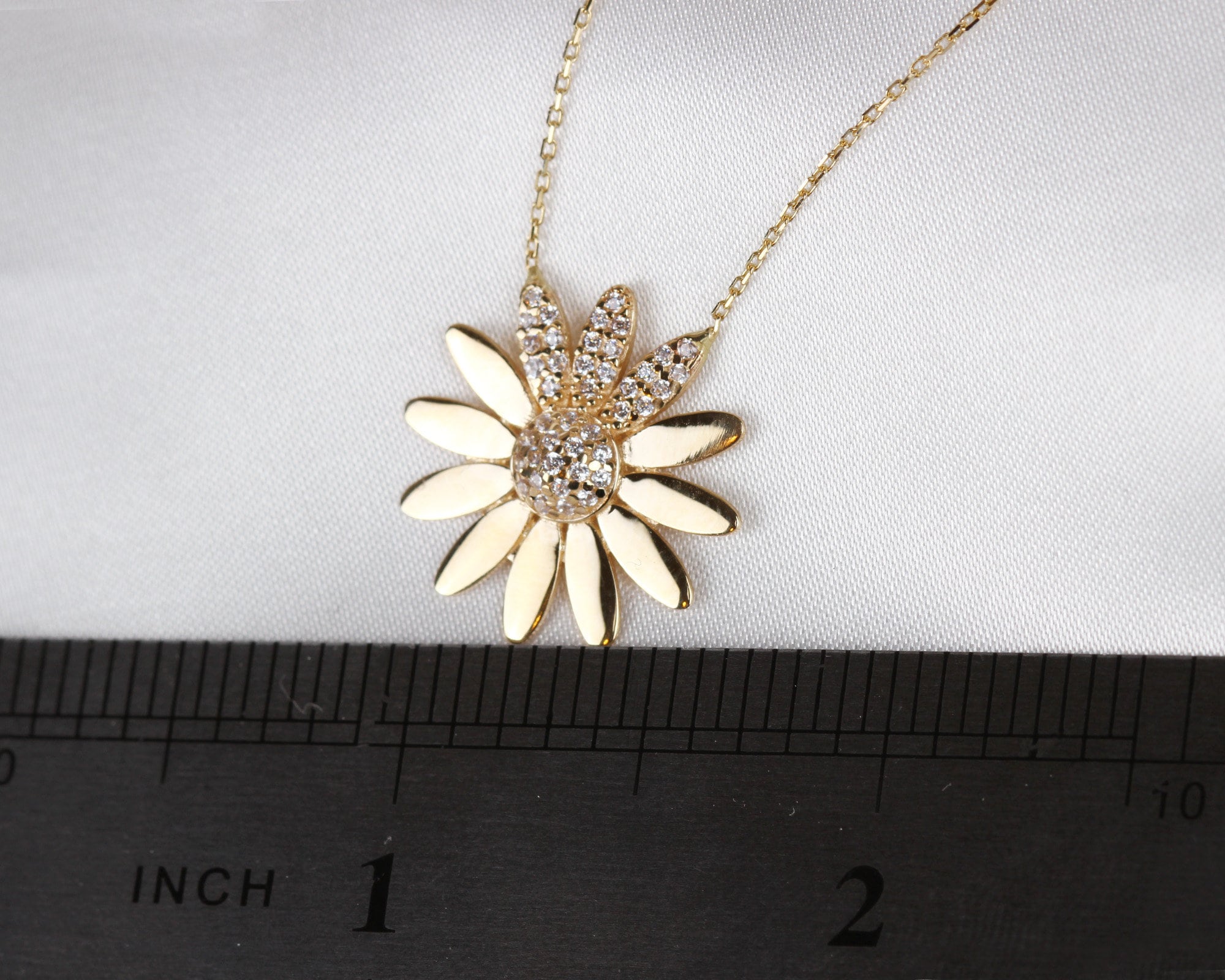 14K Gold Flower Necklace, Daisy Pendant Necklace, Birth Flower Necklace, Handmade Botanical Necklace, Sentimental Gift, Nature Pendant