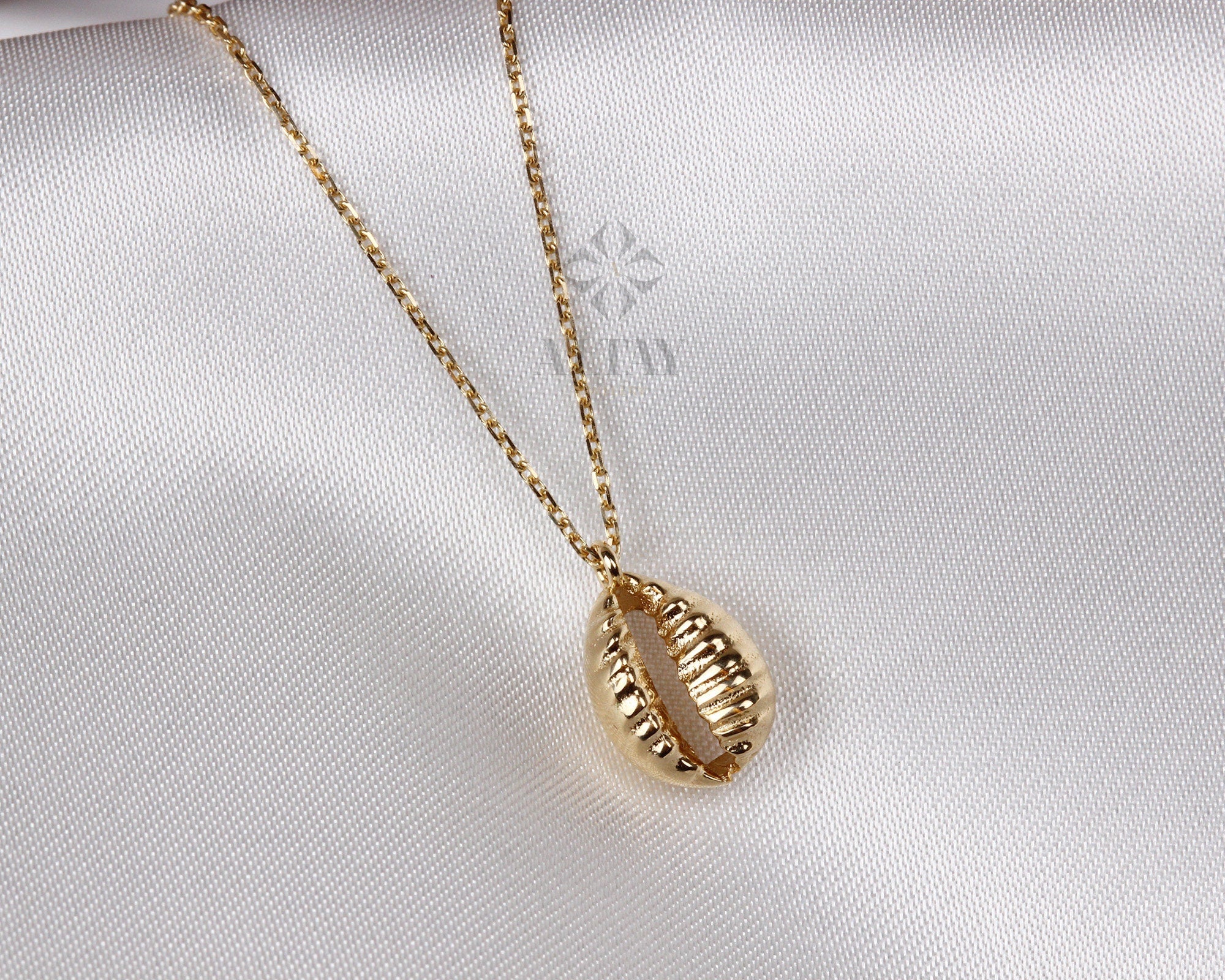 14K Gold Sea Shell Necklace, Cowrie Sea Shell Charm, Conch seashell, Boho Shell Pendant, Pearl Necklace, Valentine's Day Gift For Her