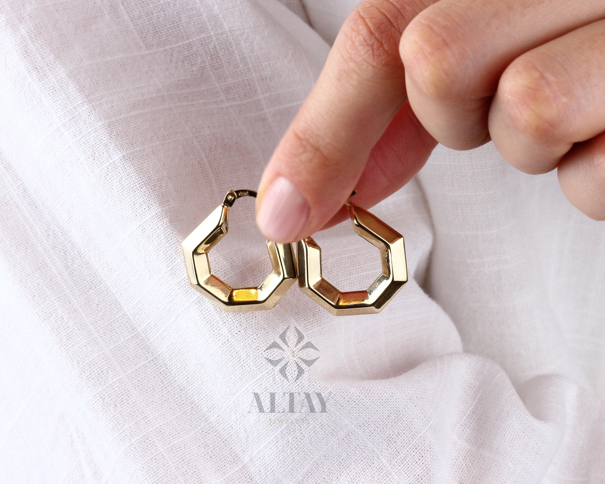 14K Gold Hoop Earring, Hexagon Gold Hoops, Geometric Gold Earrings, Dainty Hoops Huggies, Minimal Everyday Earrings, Shiny Finish Earrings