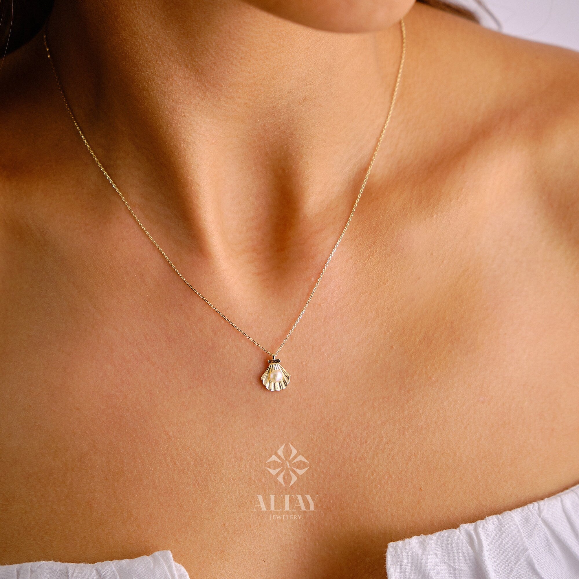 14K Gold Seashell Pearl Necklace, Gold Shell Pendant, Dainty Gold Bridesmaid, Gift For Her, Charm Necklace ,Minimal Fashion Summer