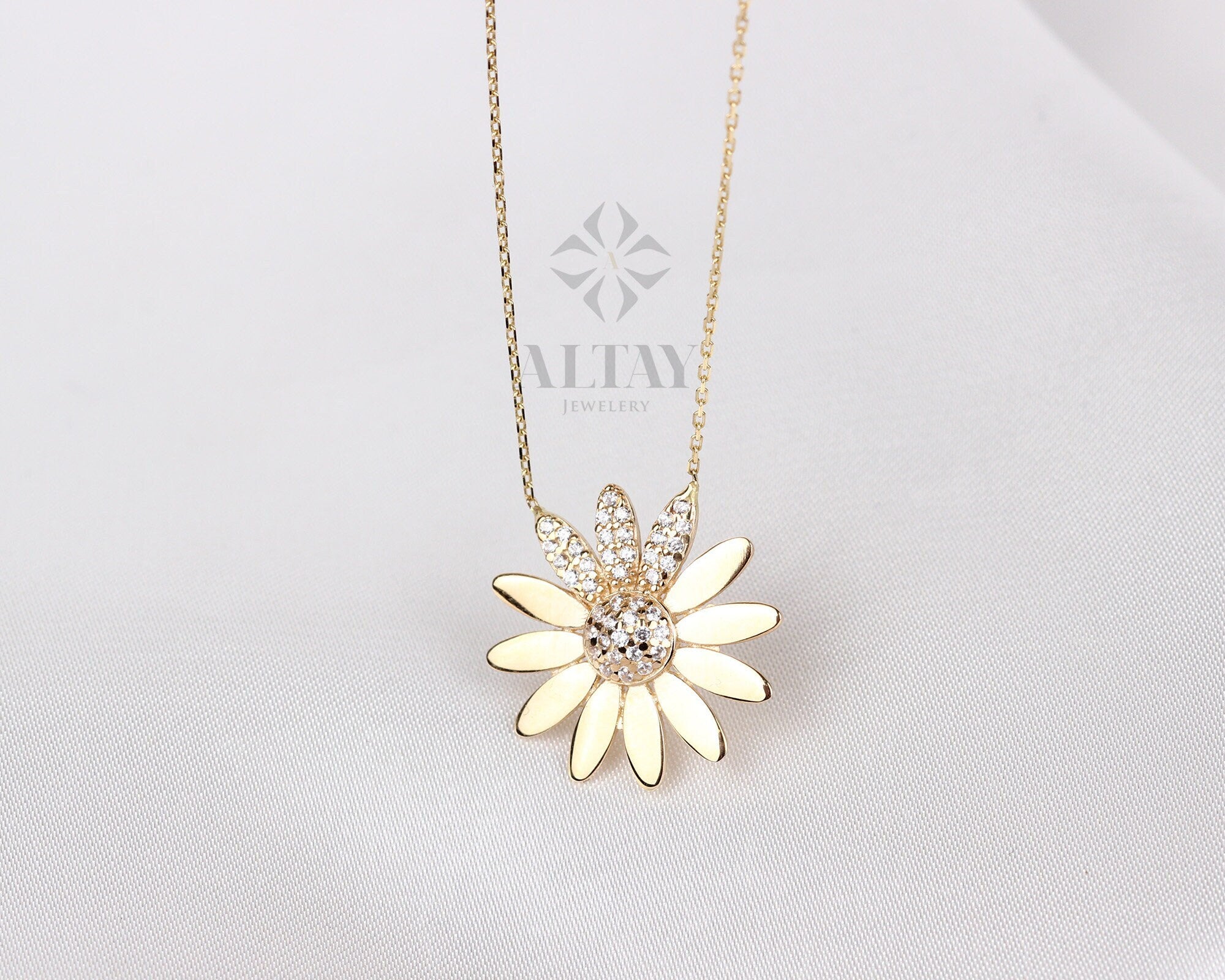 14K Gold Flower Necklace, Daisy Pendant Necklace, Birth Flower Necklace, Handmade Botanical Necklace, Sentimental Gift, Nature Pendant