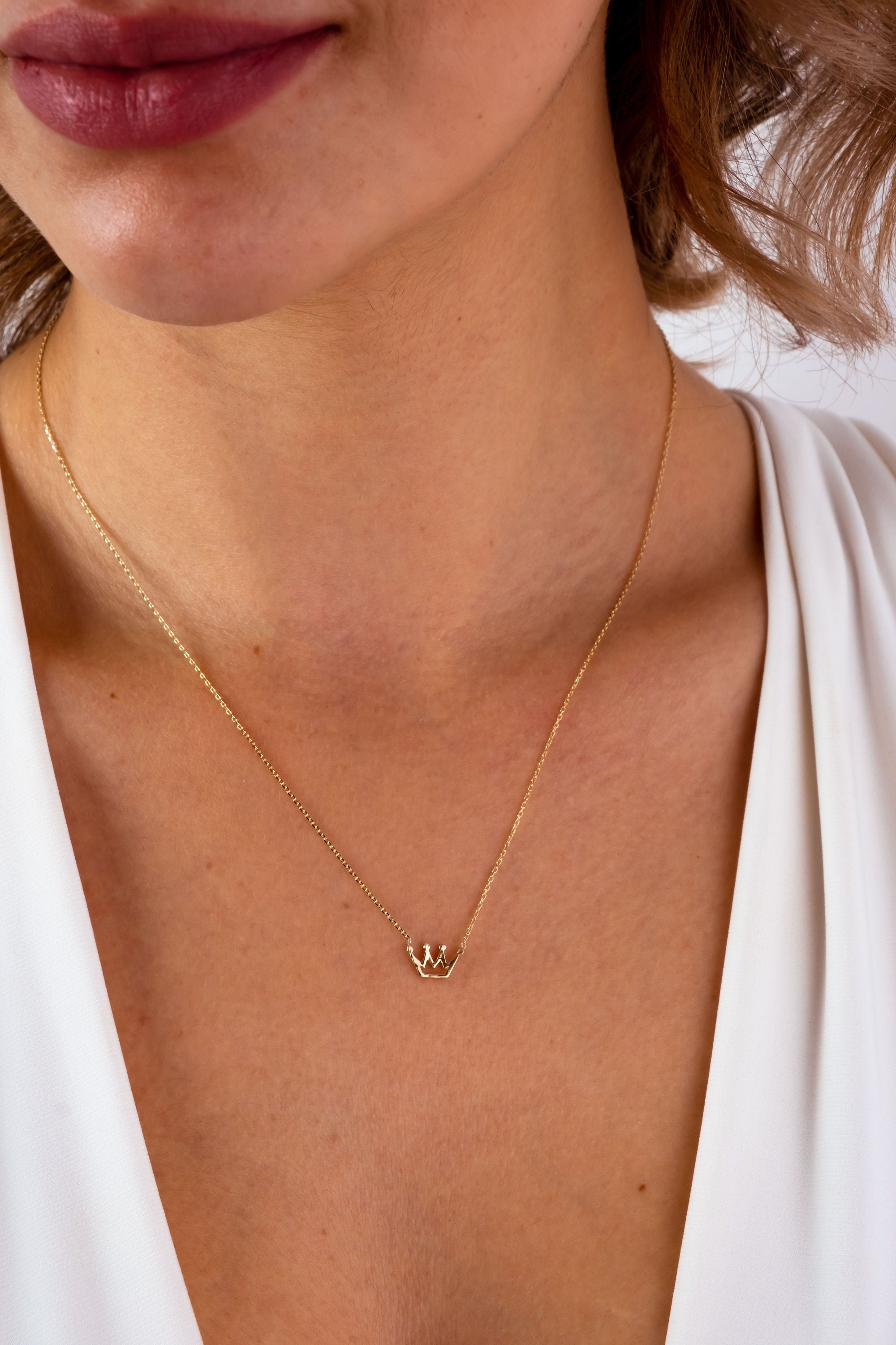 14K Gold Crown Necklace, Dainty Queen Pendant, Minimalist Real Gold Charm Necklace, Cute Everyday Jewelry, Gift for Her